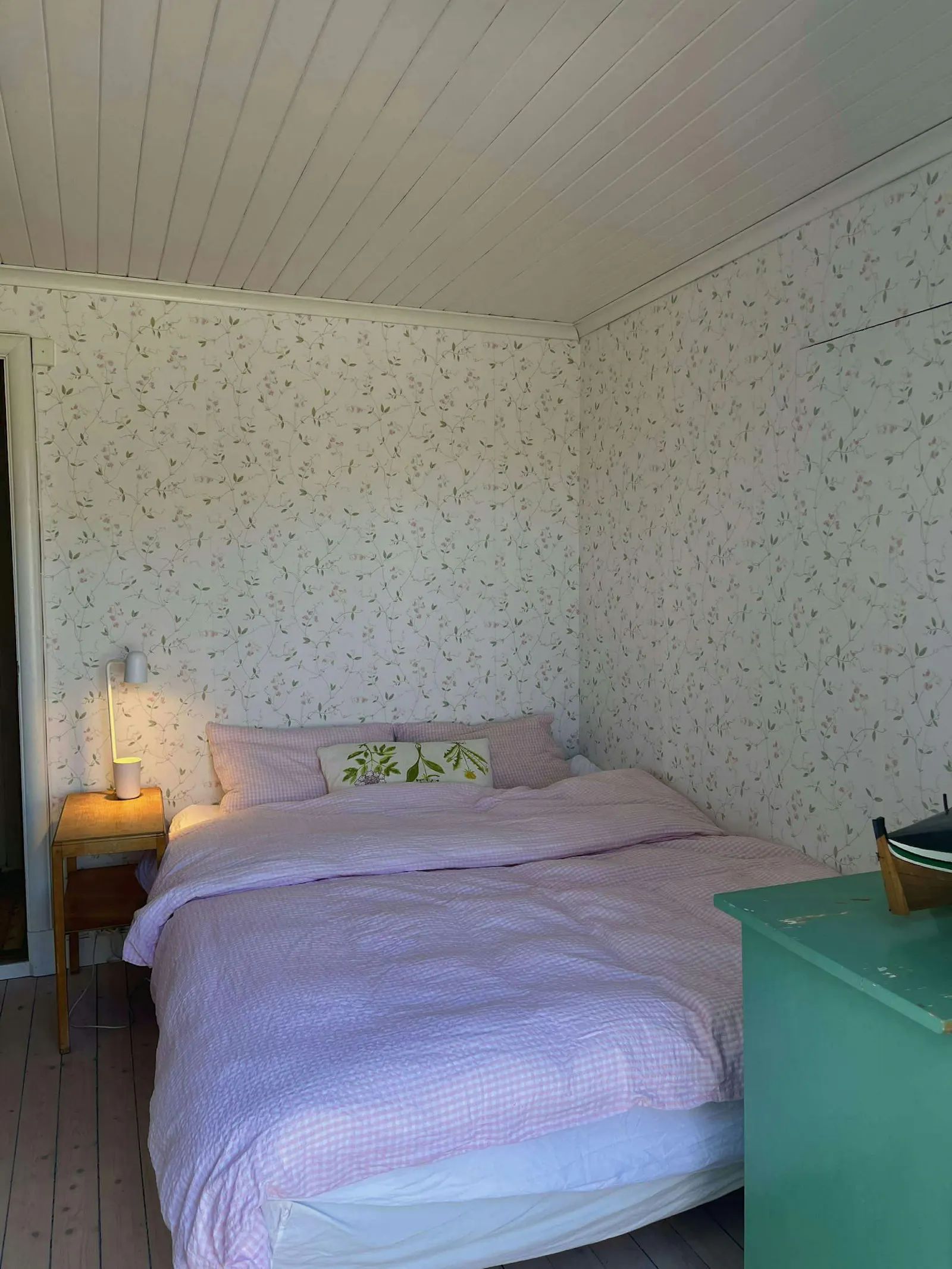 Klassiskt hus i Bohuslän-stil vid Ekenäs hamn på Koster – bild 23 av 24