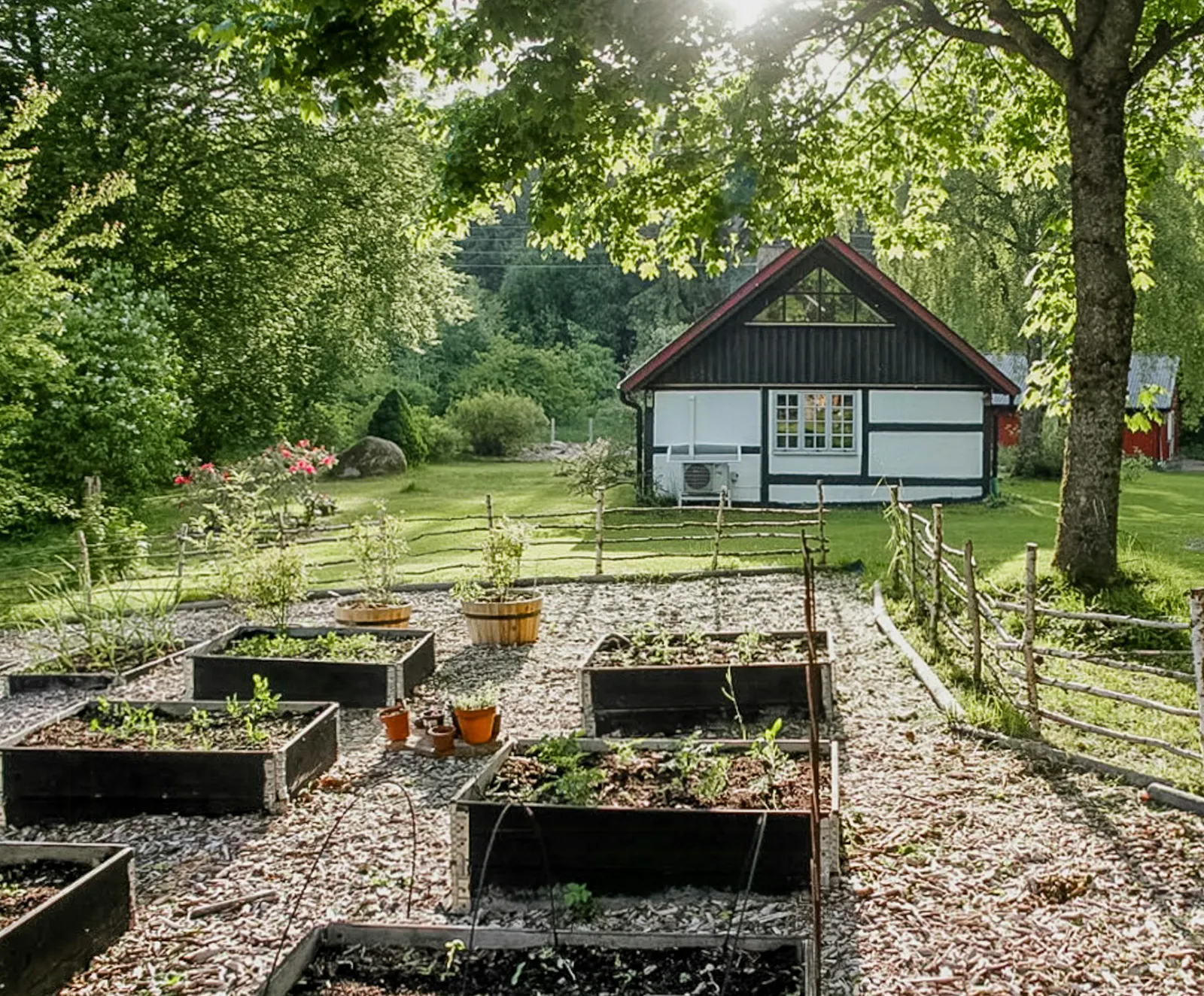 Korsvirkeshus med annex på Österlen – bild 3 av 24