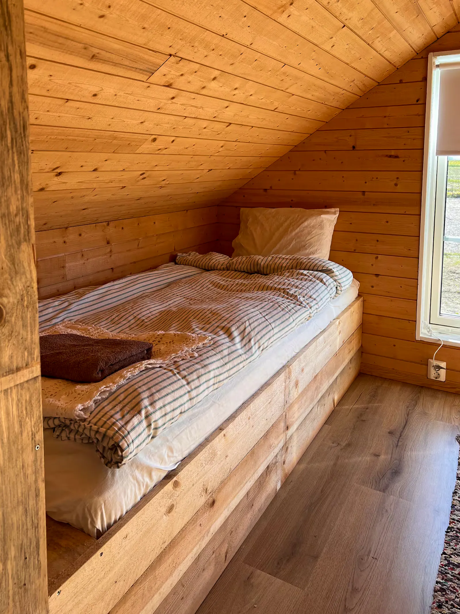 Gårdsidyll med fält och djurliv nära Halmstad – bild 23 av 24