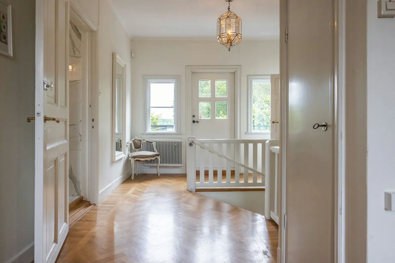 Herrgårdsvilla med sjöhus nära Stockholm – bild 17 av 24
