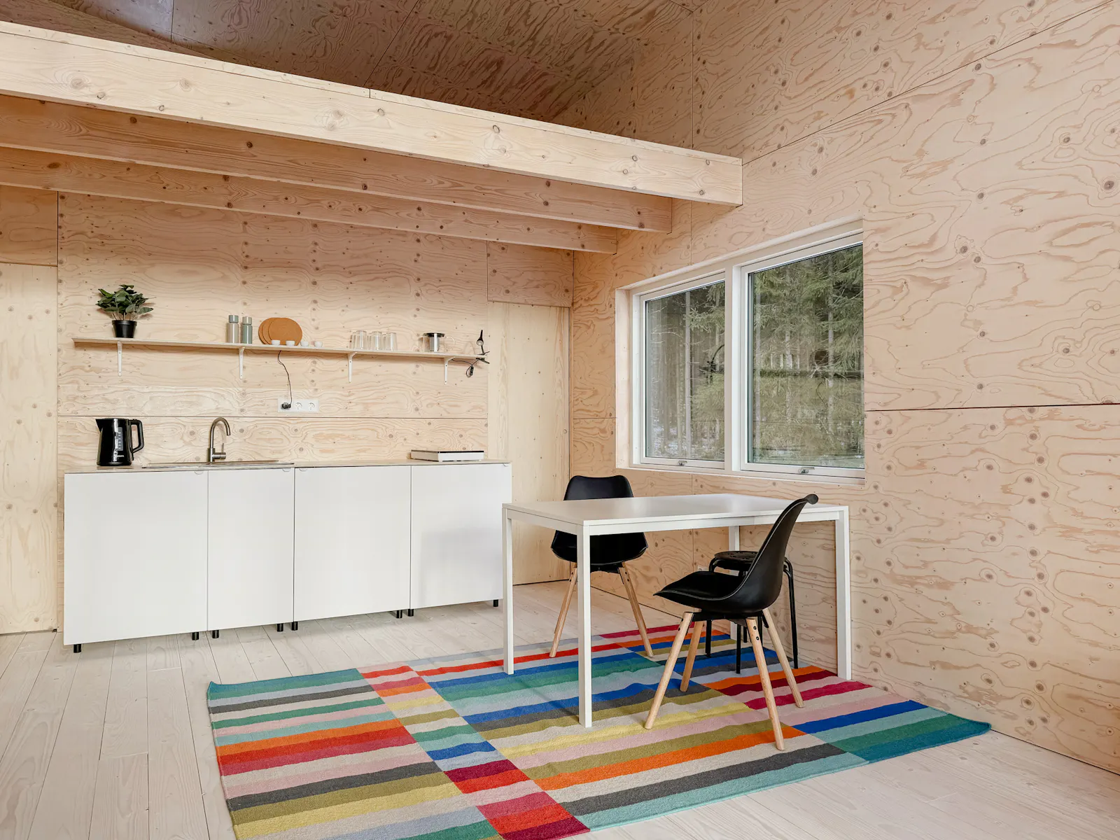 Minimalistisk stuga med skogsutsikt i Arvika – bild 7 av 19