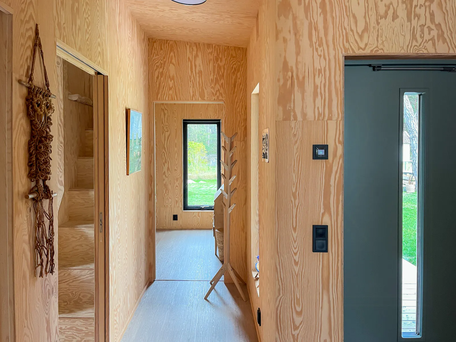 Arkitektritad villa nära havet på Resö – bild 16 av 24