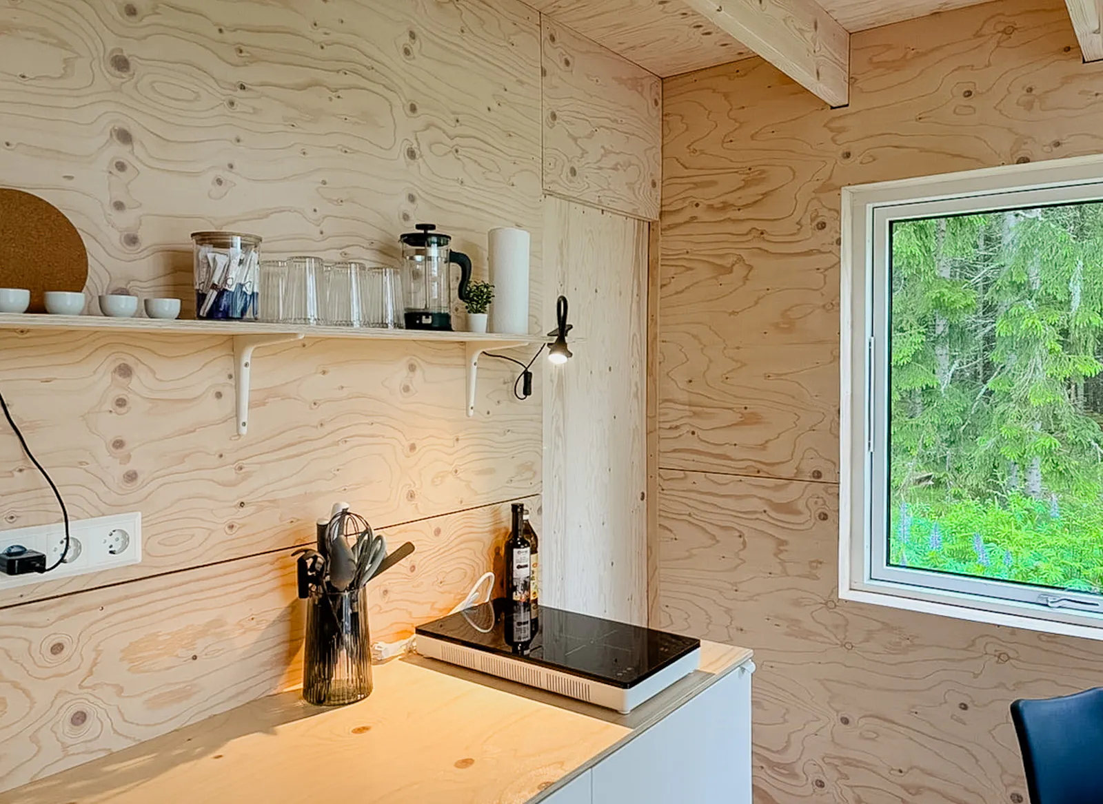 Minimalistisk stuga med skogsutsikt i Arvika – bild 8 av 19