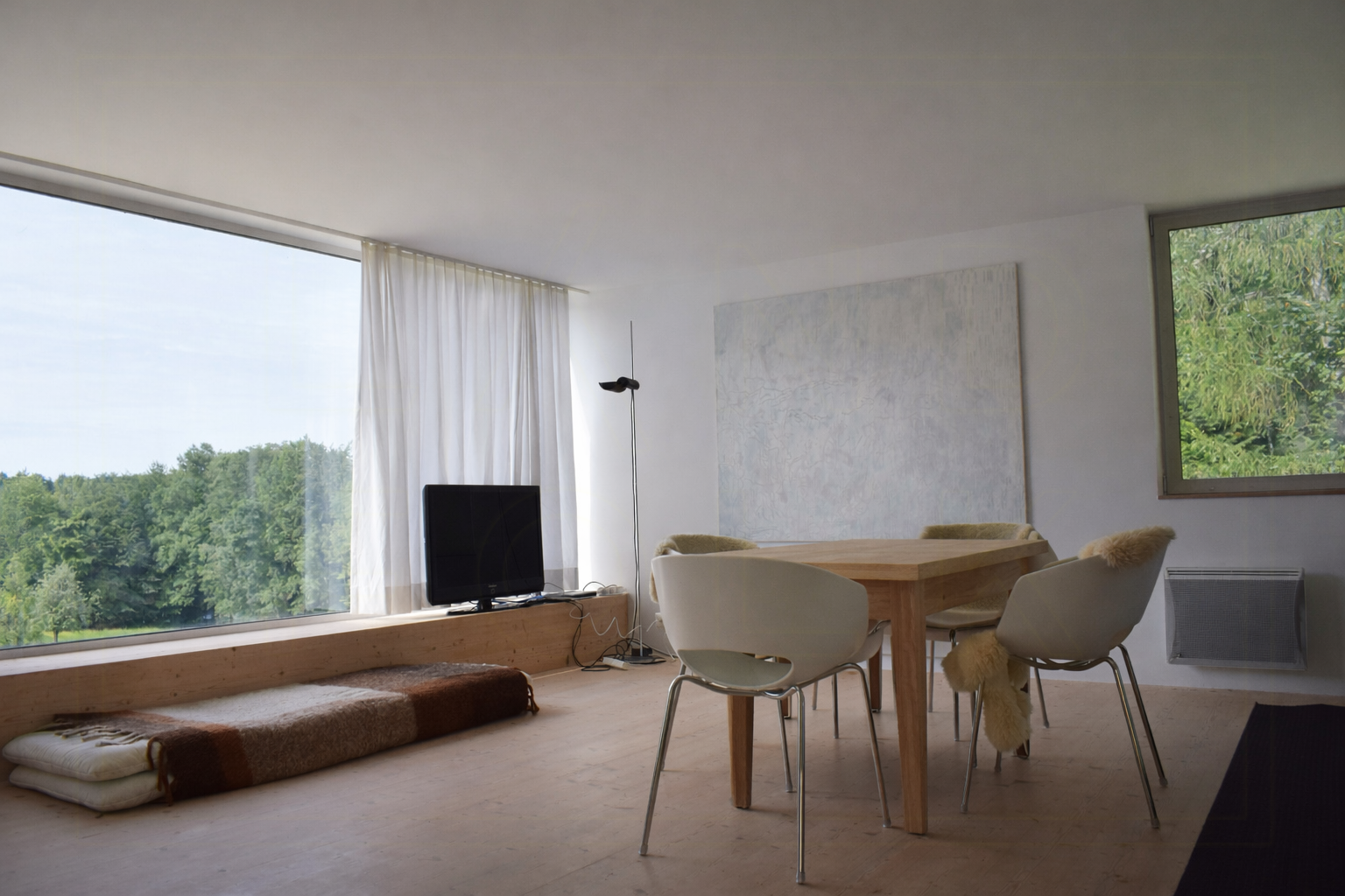 Feriehus ved innsjøen i Frankrike cover image