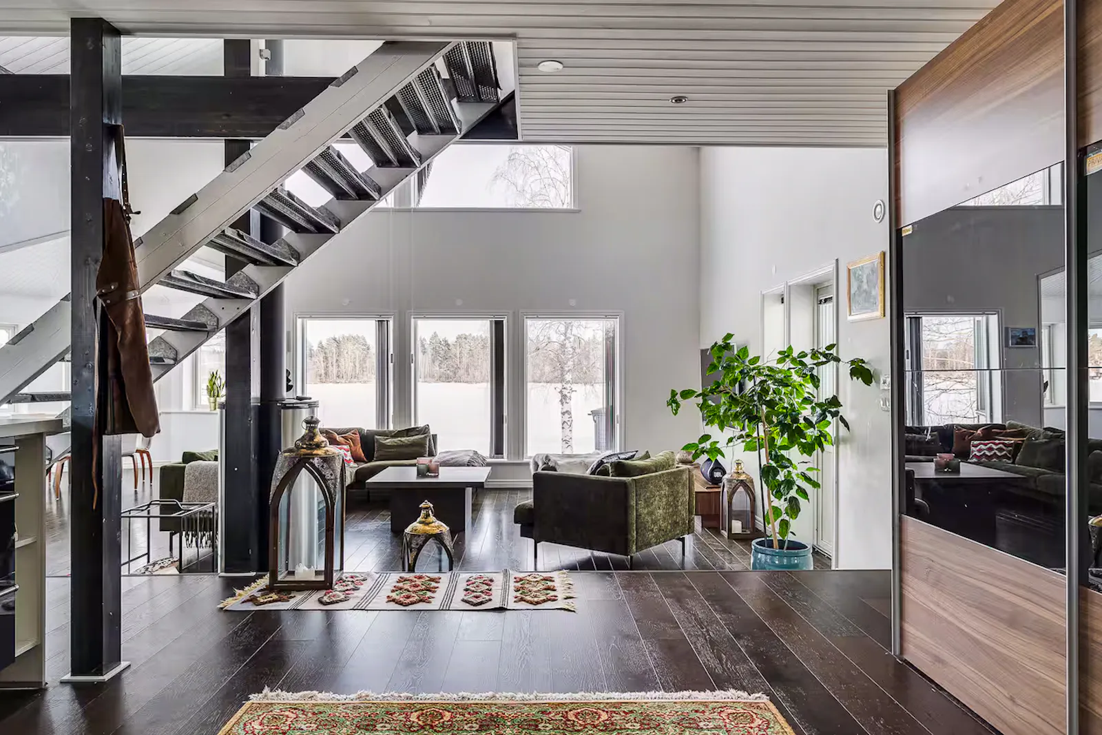 Drömhus vid älven med jacuzzi och bastu – bild 15 av 24