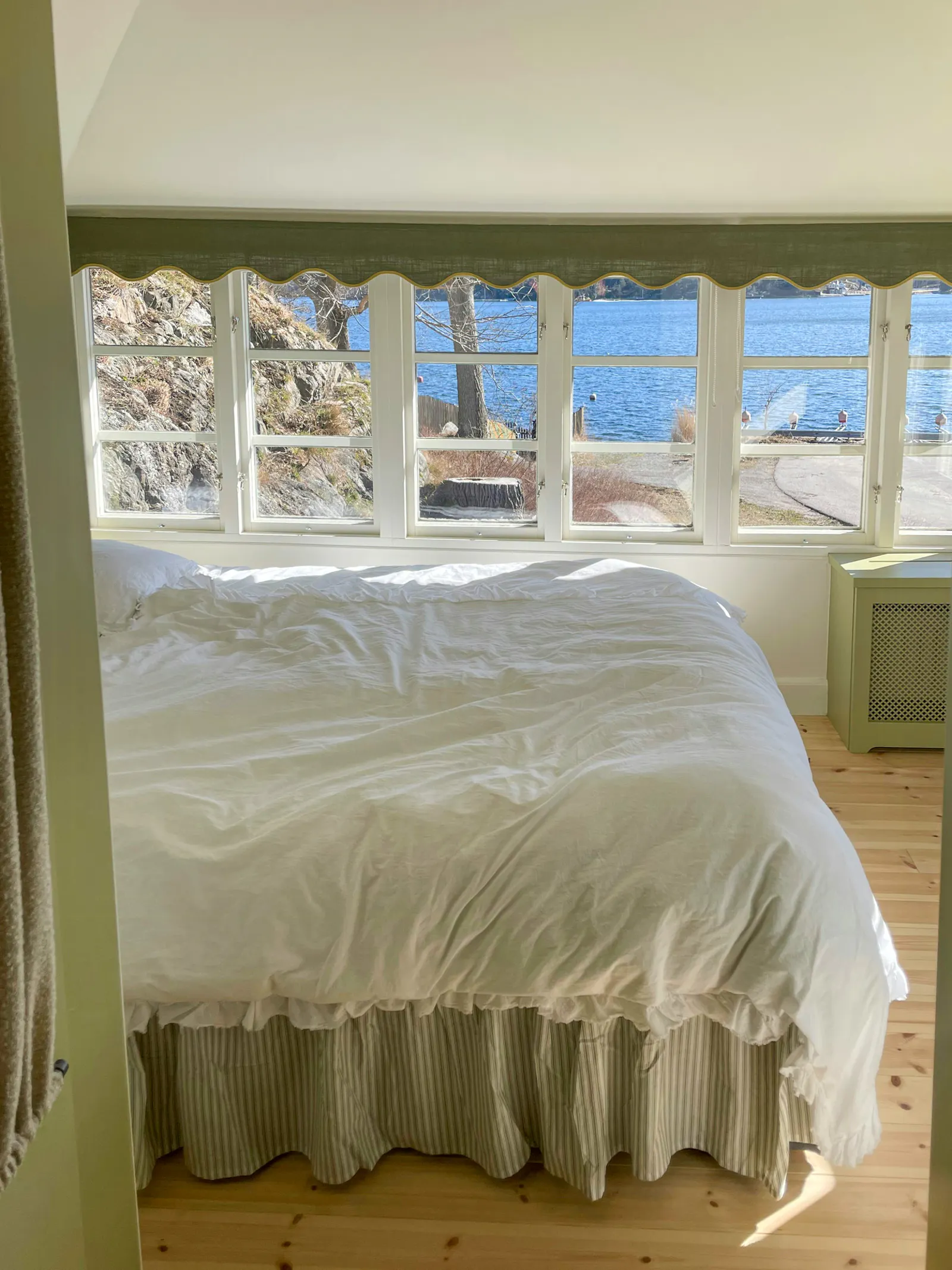 Nyrenoverat hus vid havet på Värmdö – bild 24 av 24