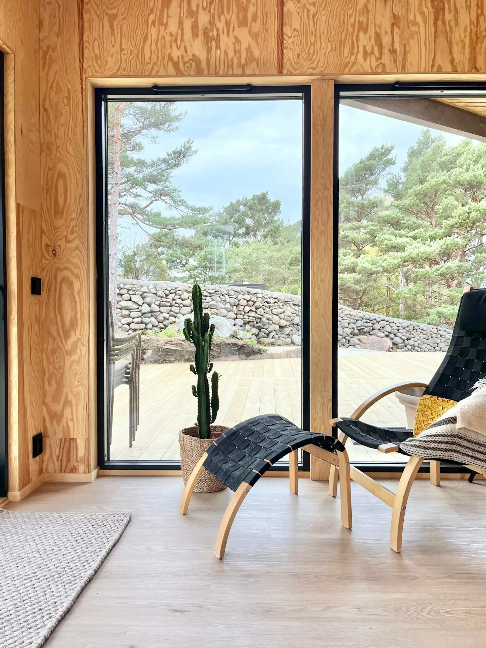Arkitektritad villa nära havet på Resö – bild 9 av 24