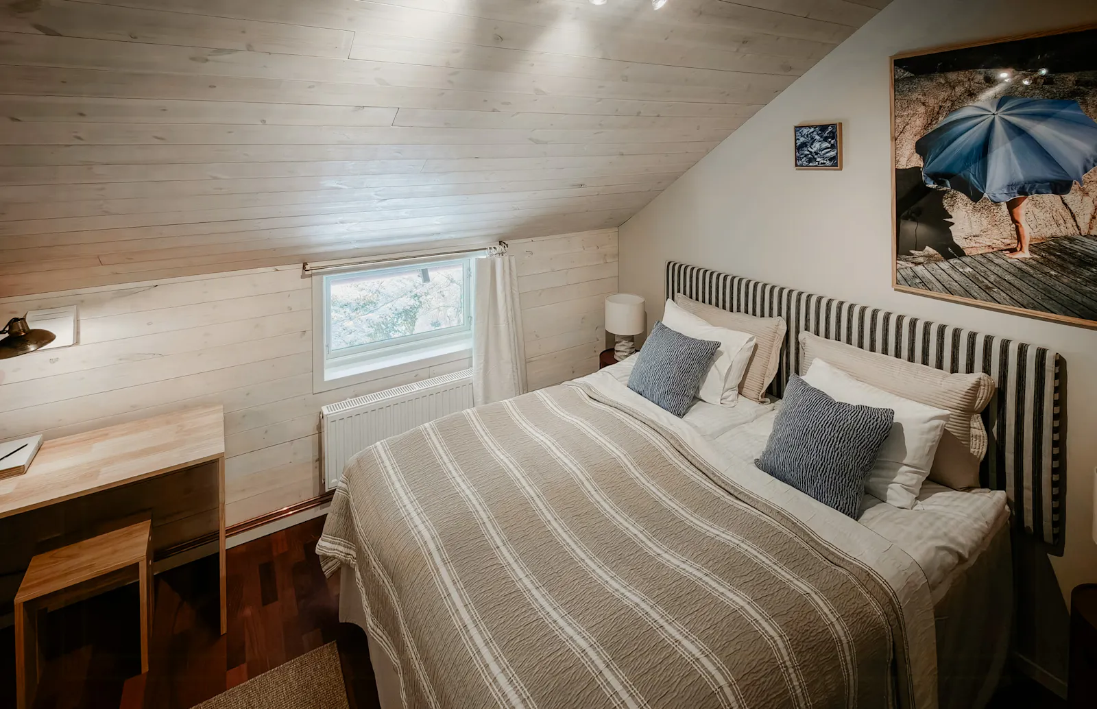 Modern bondgårdslägenhet med pool, bastu & biosal – bild 15 av 24