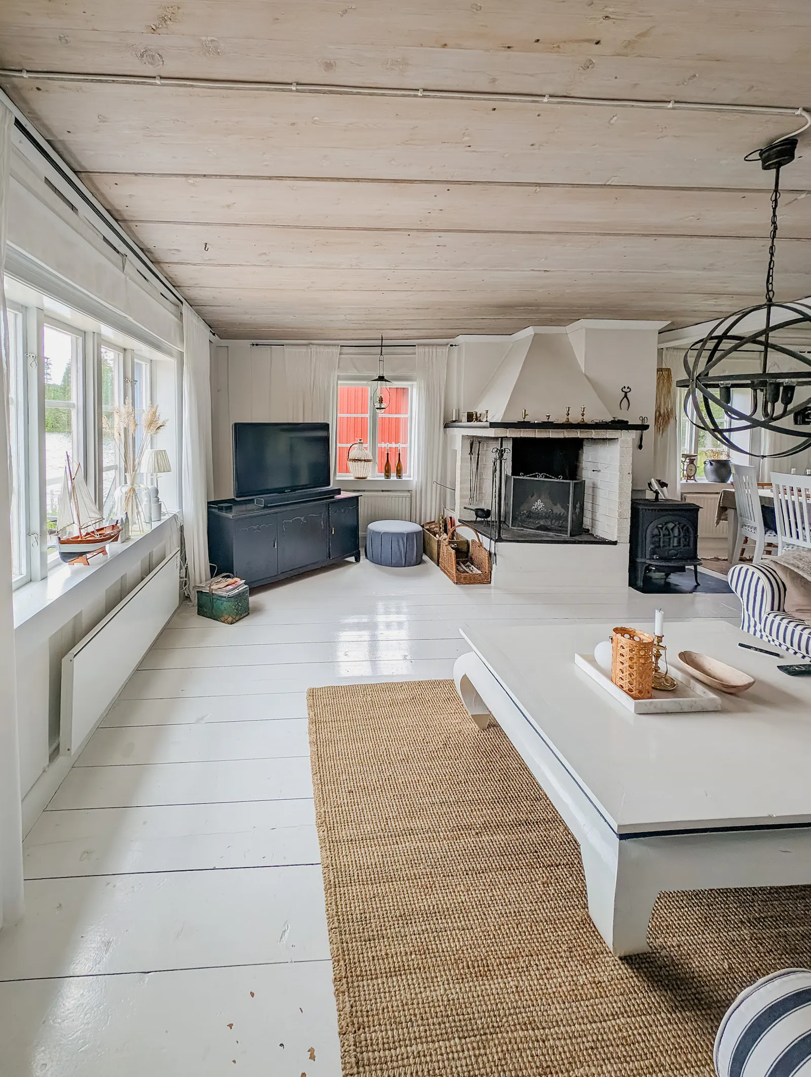 Lantlig stuga med panoramautsikt över Hansesjön – bild 13 av 24