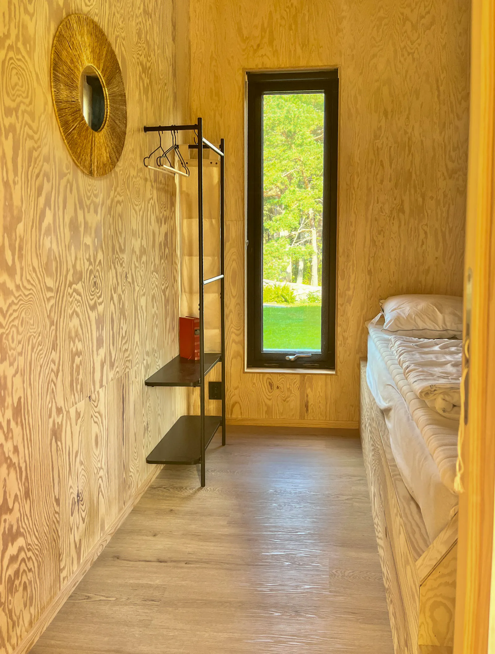Arkitektritad villa nära havet på Resö – bild 22 av 24