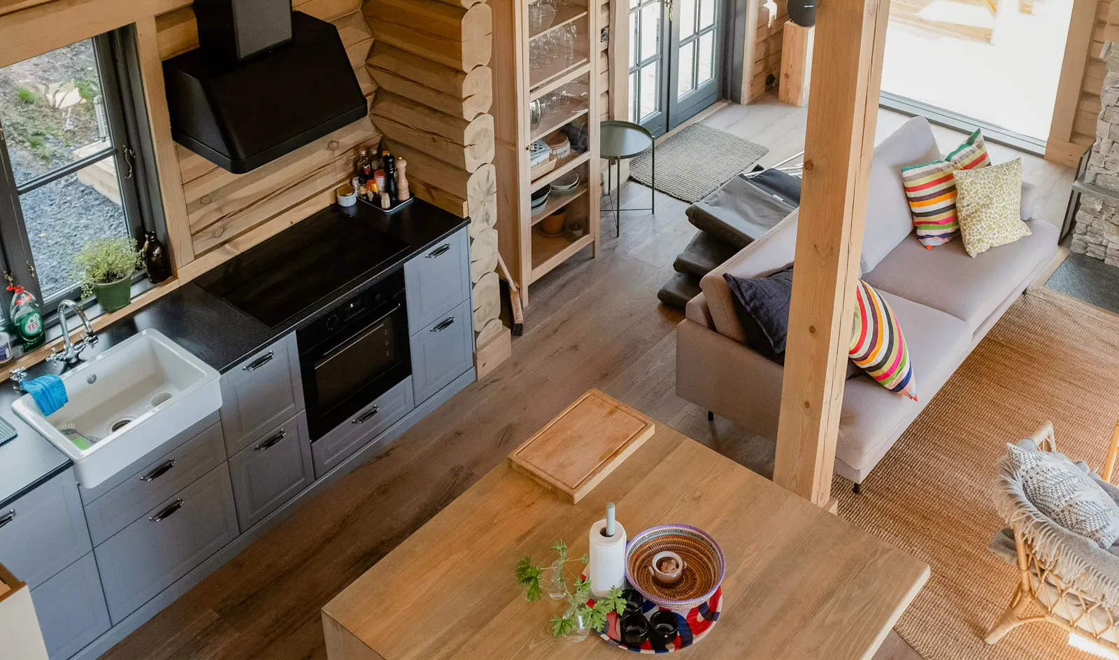Timmerhus med bastu och öppen spis i Bydalen – bild 8 av 24