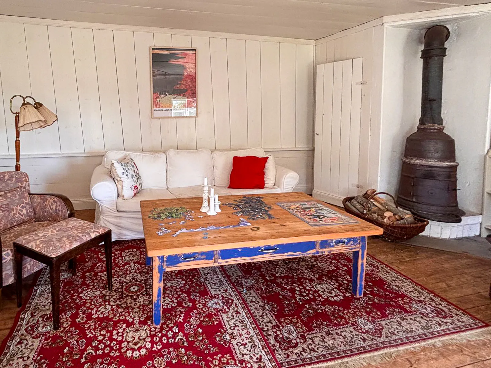 Timmerhus från 1800-talet vid ån i Gästrikland – bild 4 av 24