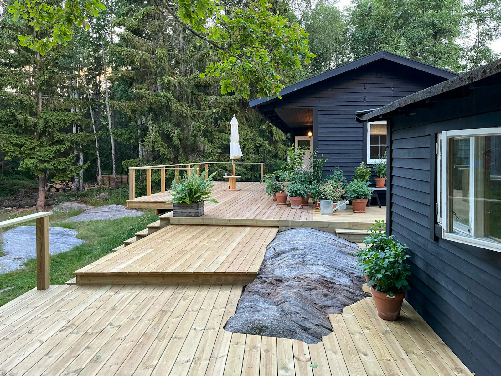 Skogsstuga nära sjöar i Stockholms skärgård – bild 18 av 24