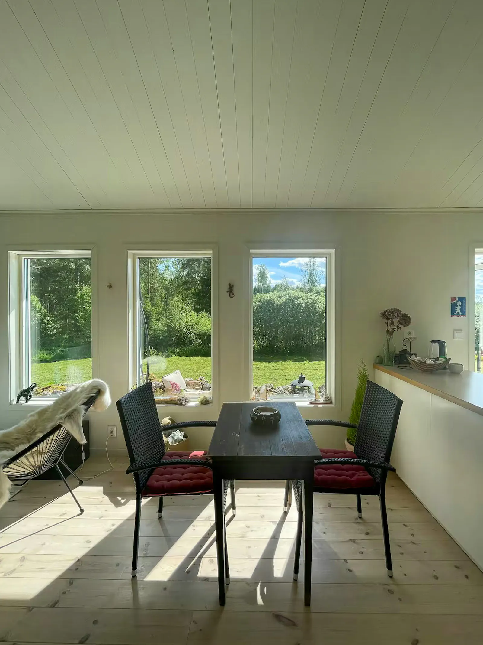 Skogshem med bastu vid Dalälven i Hedesunda – bild 6 av 24
