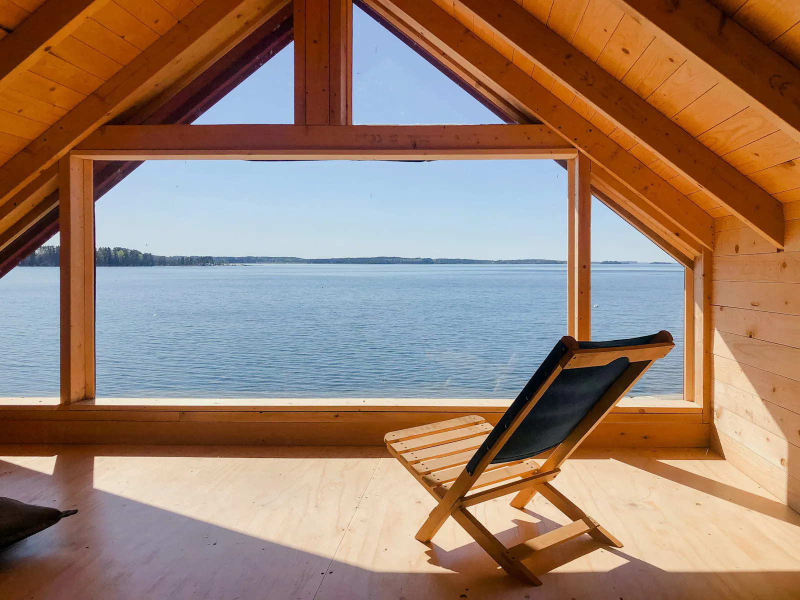 Stuga med panoramautsikt i naturreservat – bild 2 av 24