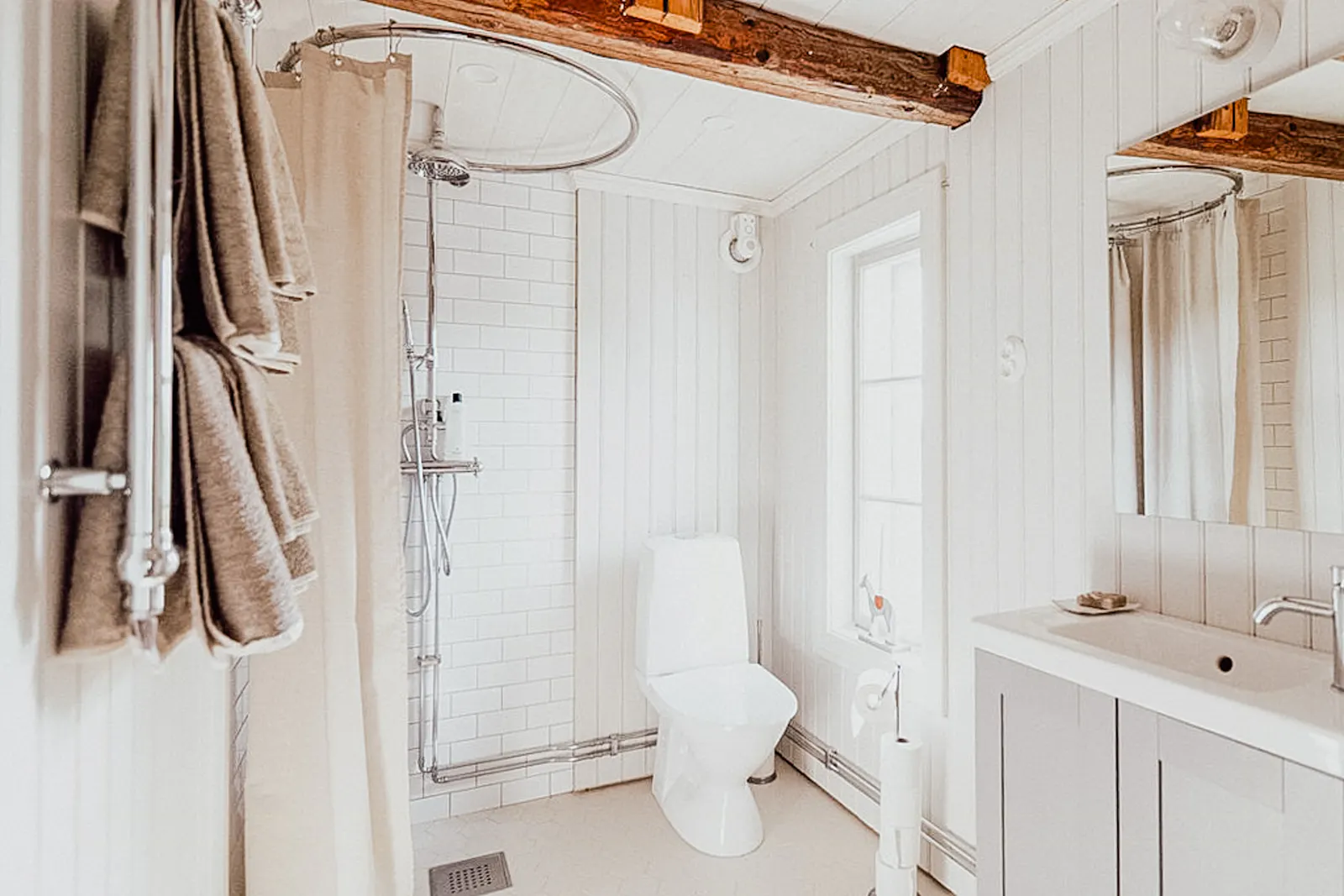 Historisk bagarstuga i idylliska Grindtorp – bild 17 av 24