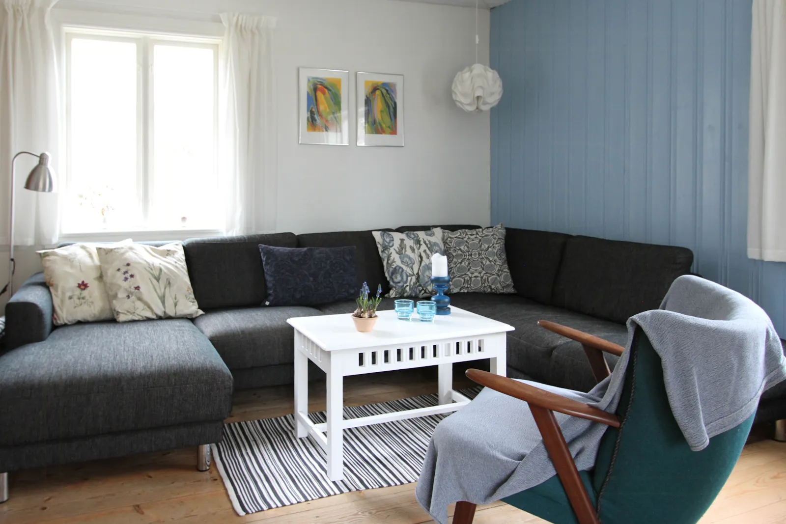 Traditionellt svenskt hus i skogens djup – bild 9 av 24