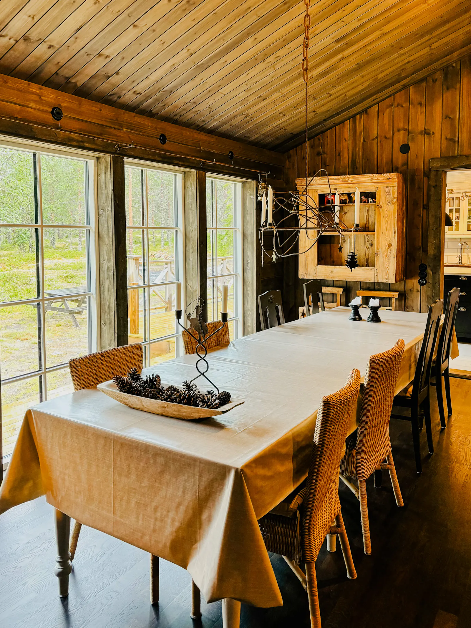 Rymlig fjällstuga bland fjällbjörkar i Vemdalen – bild 10 av 24