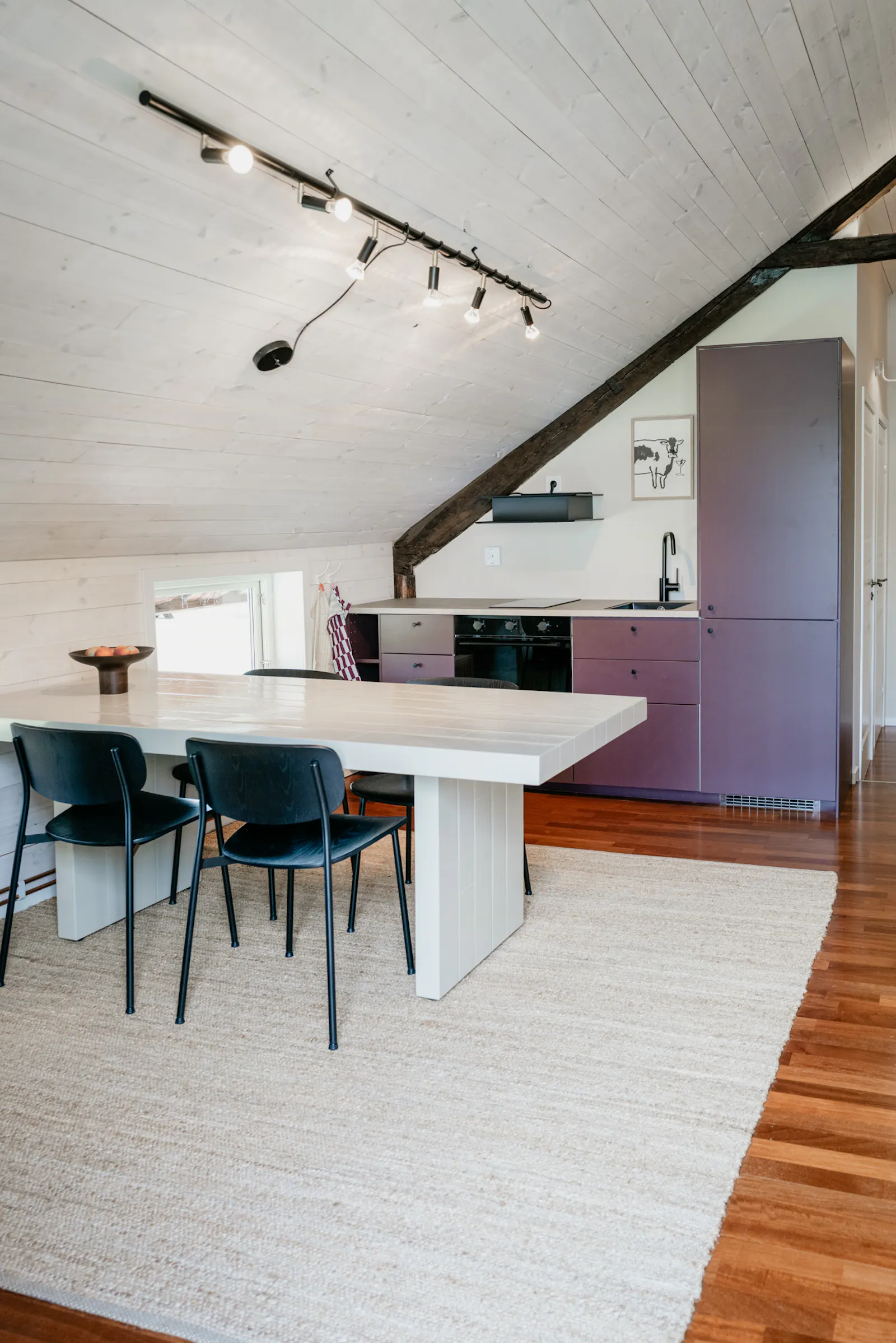 Modern bondgårdslägenhet med pool, bastu & biosal – bild 5 av 24