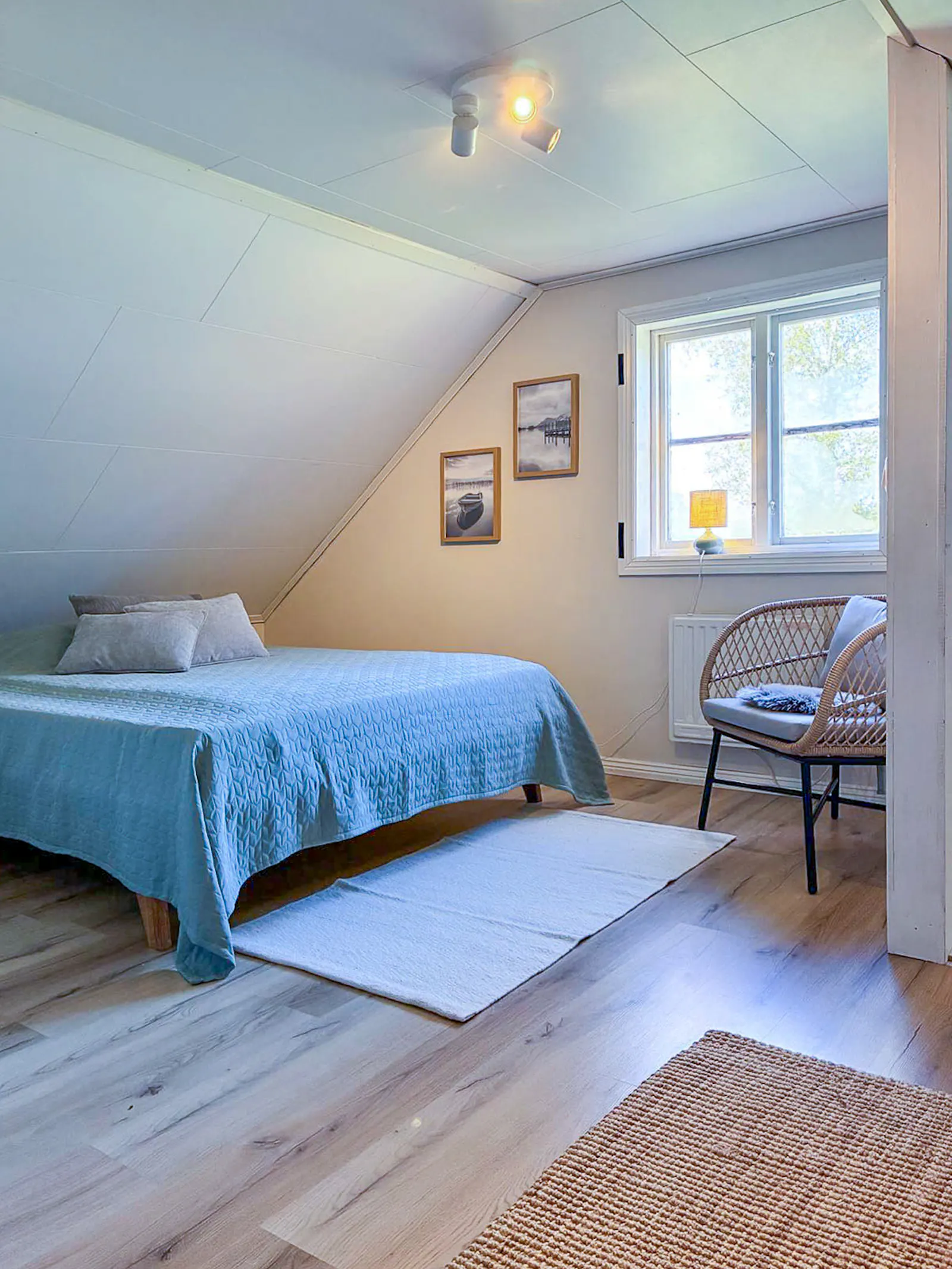 Mysigt svenskt hus vid Fryken med öppen spis – bild 13 av 24