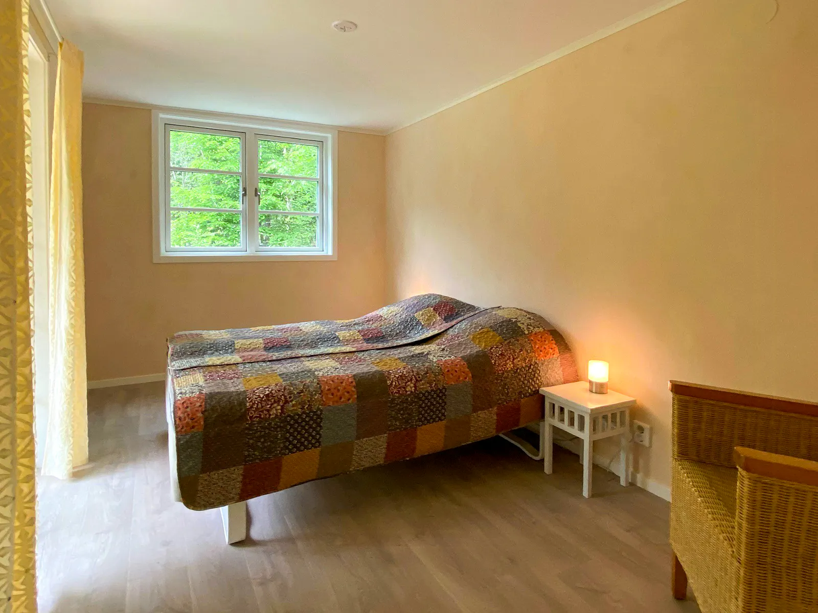 Skogsstuga med gömd sjö nära Karlshamn – bild 8 av 17