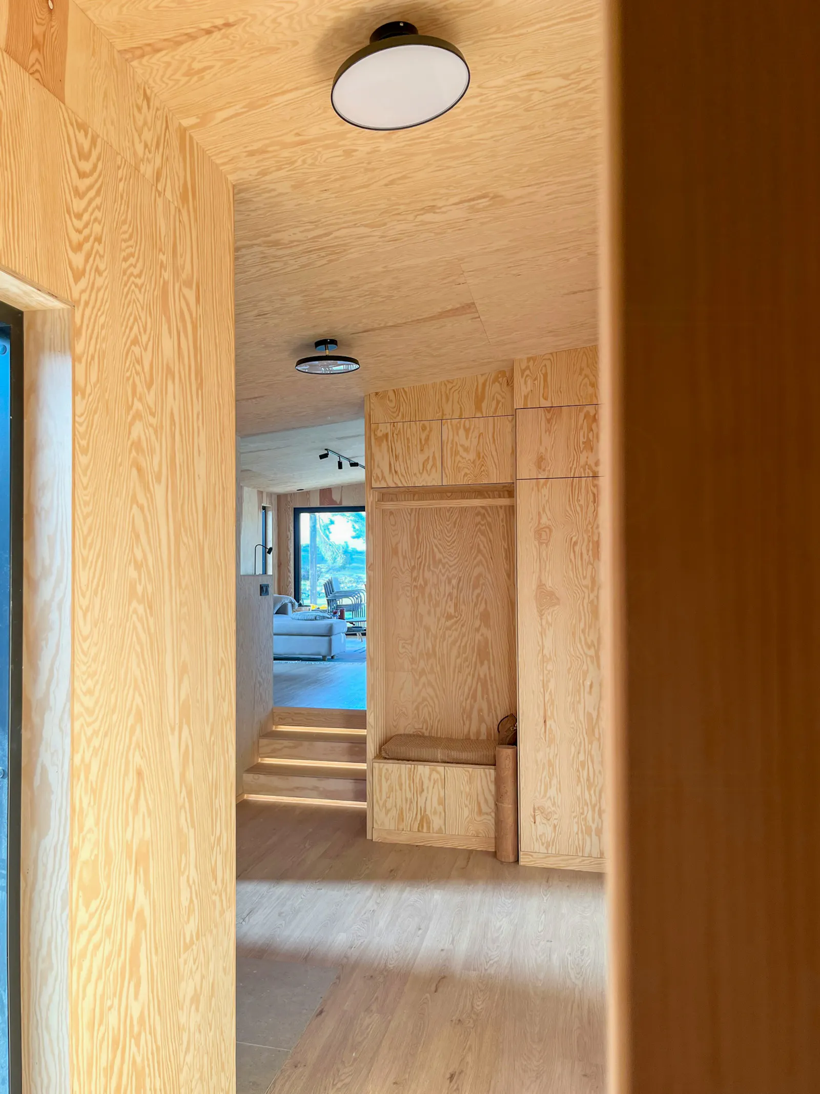 Arkitektritad villa nära havet på Resö – bild 14 av 24