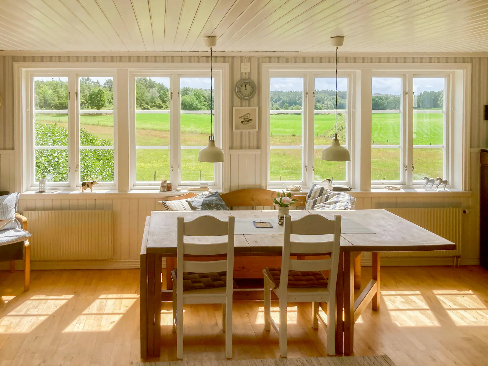 Gårdshus i Bohuslän nära hav och natur – bild 2 av 24