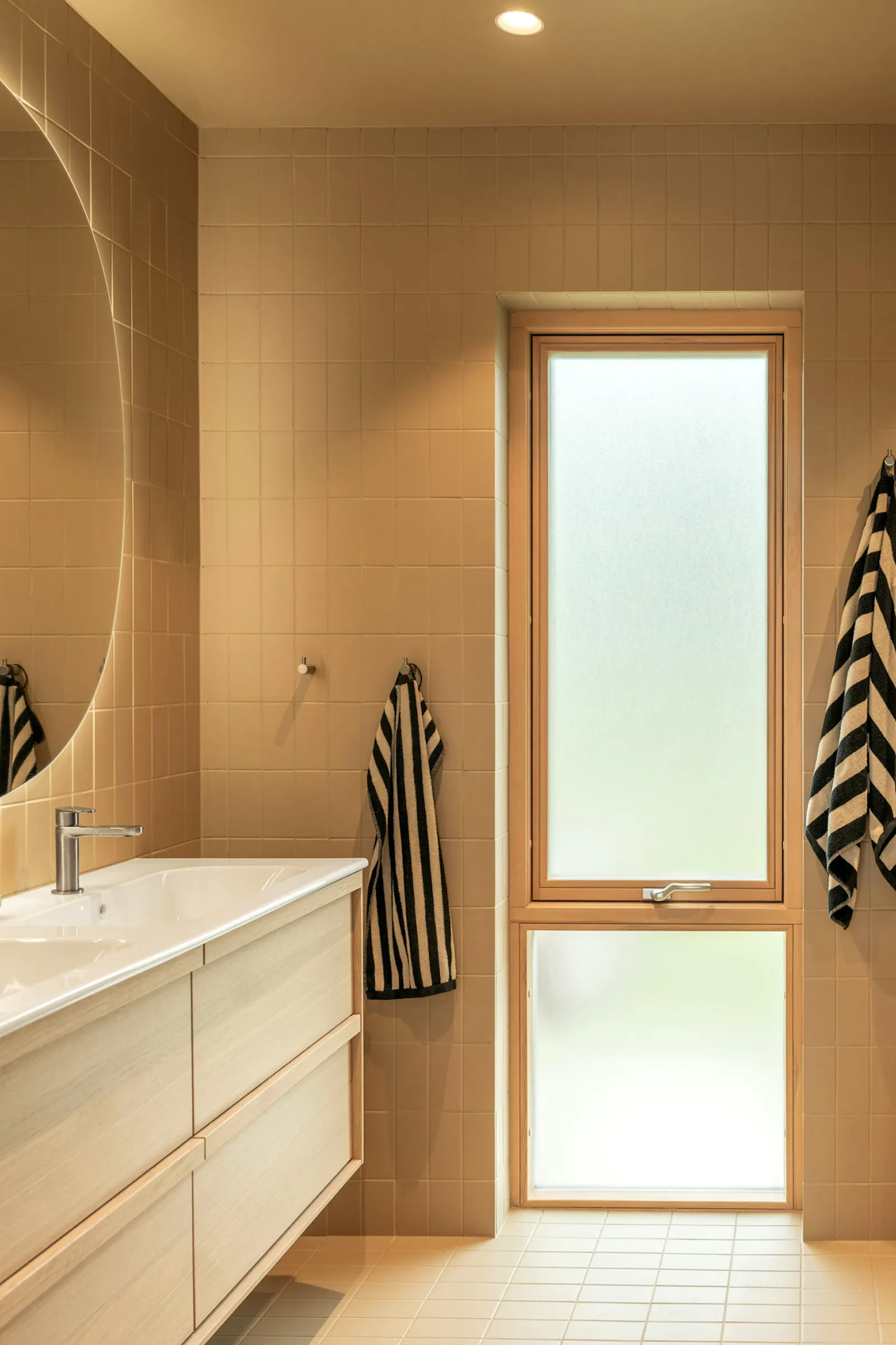 Arkitektritat hus på äng i Torekov – bild 14 av 24