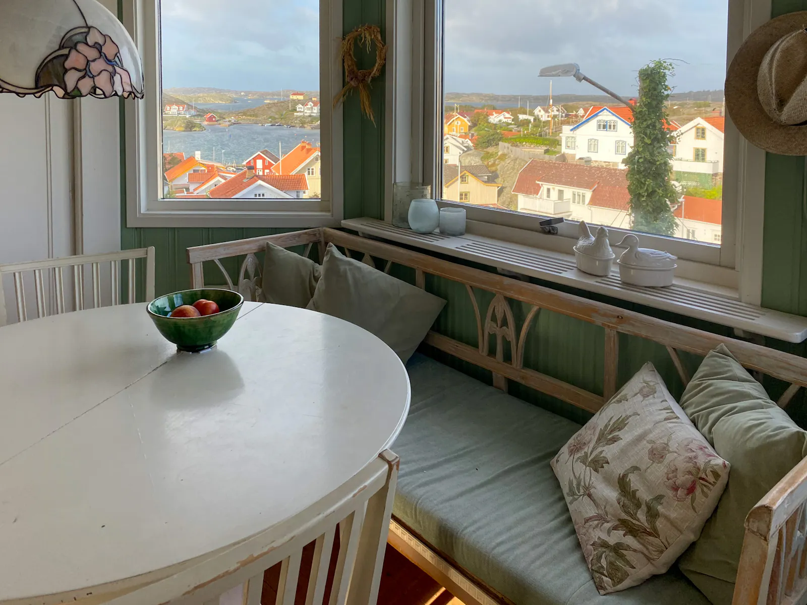 Charmigt 1930-talshus med havsutsikt i Kyrkesund – bild 8 av 24