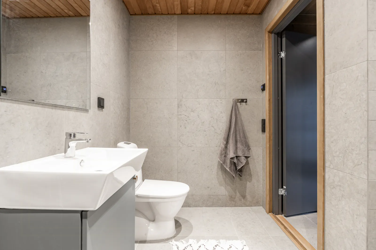 Modernt hus med bastu och fjällutsikt – bild 20 av 24