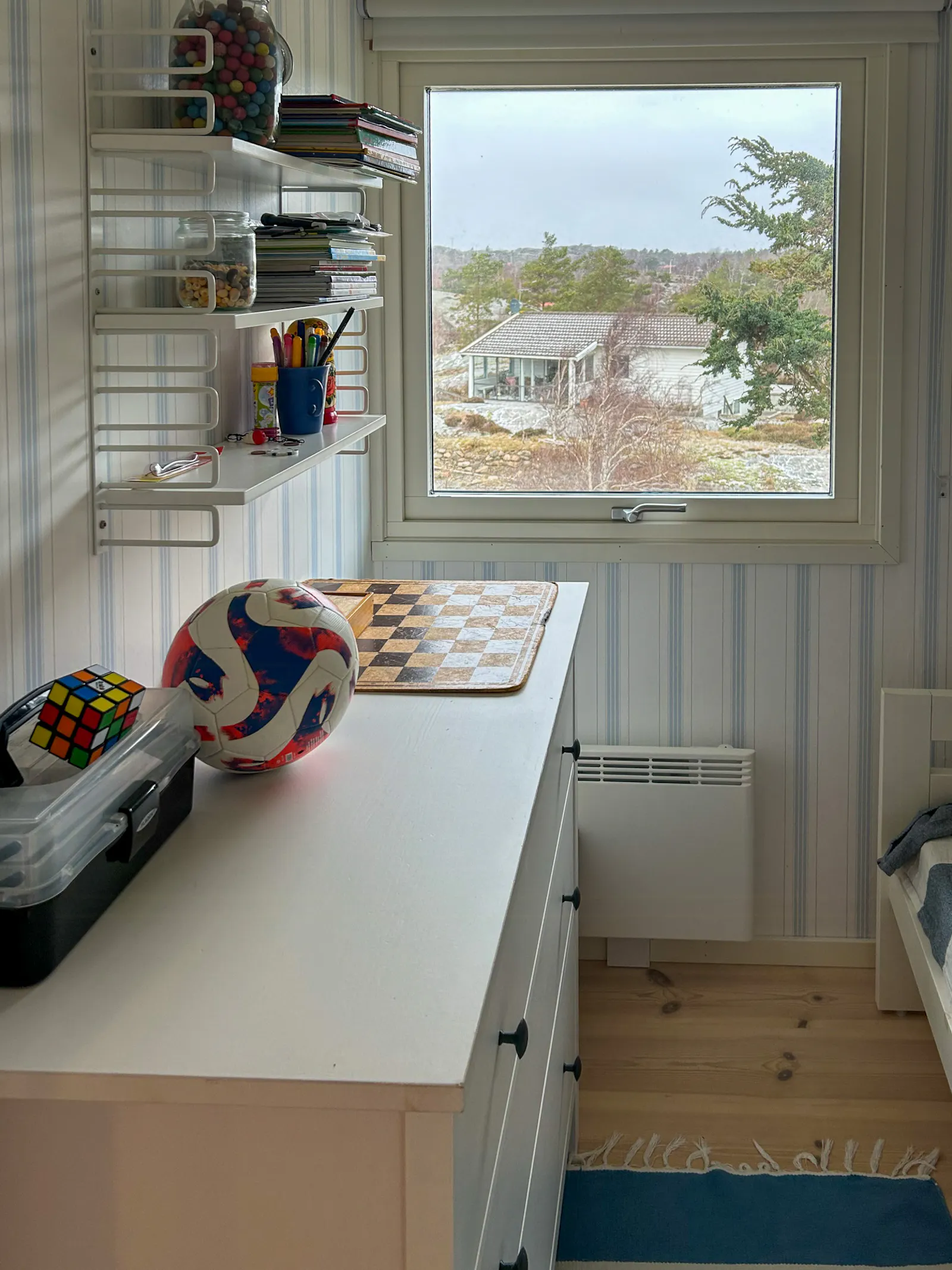 Havsnära hus med pool vid Hällevikstrand – bild 17 av 24