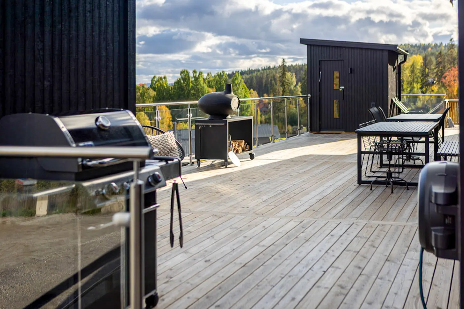 Varm och lyxig fjällstuga med storslagen vy – bild 2 av 24