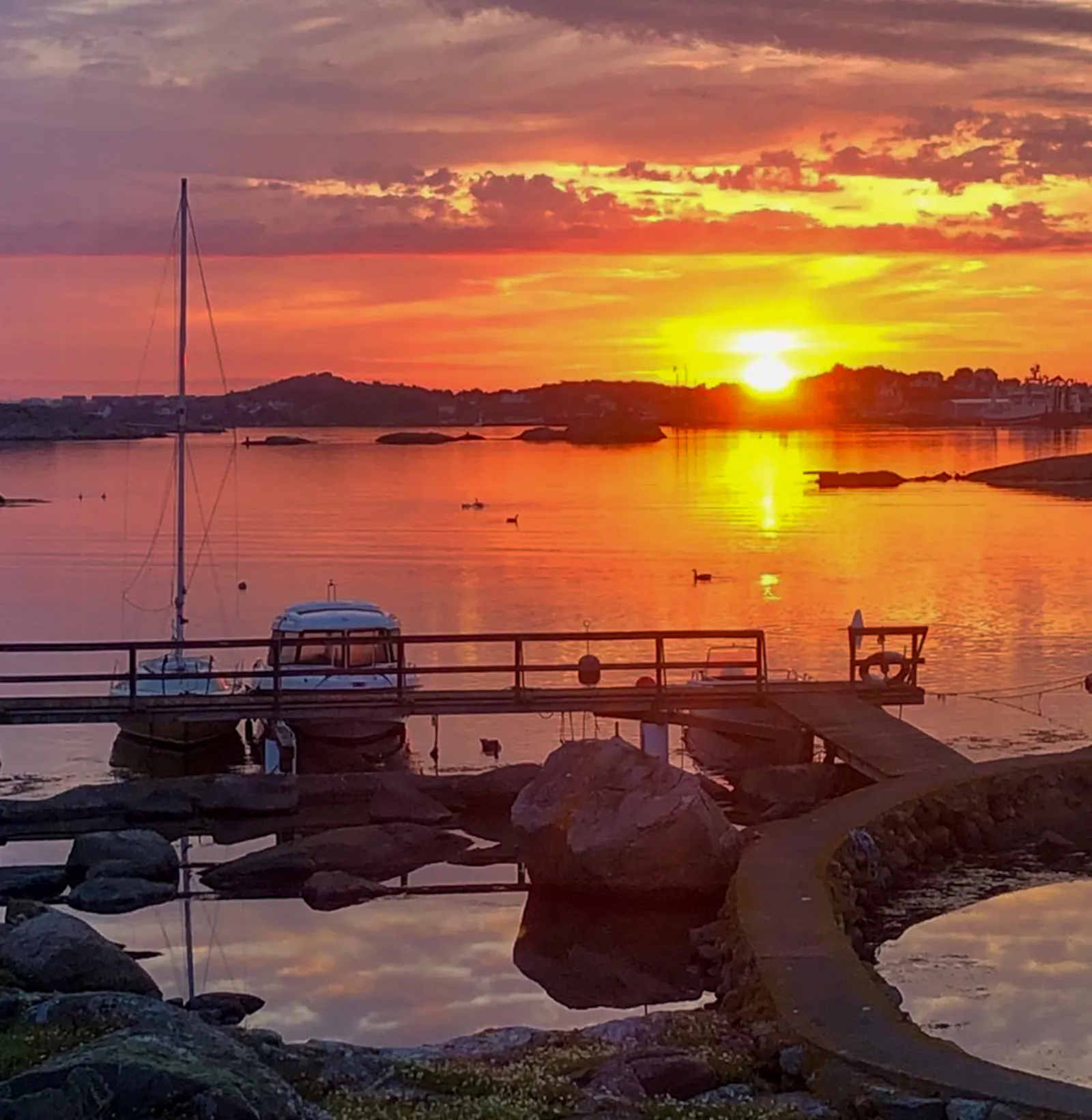 Stuga med havsutsikt på skärgårdsön Kårholmen – bild 13 av 13