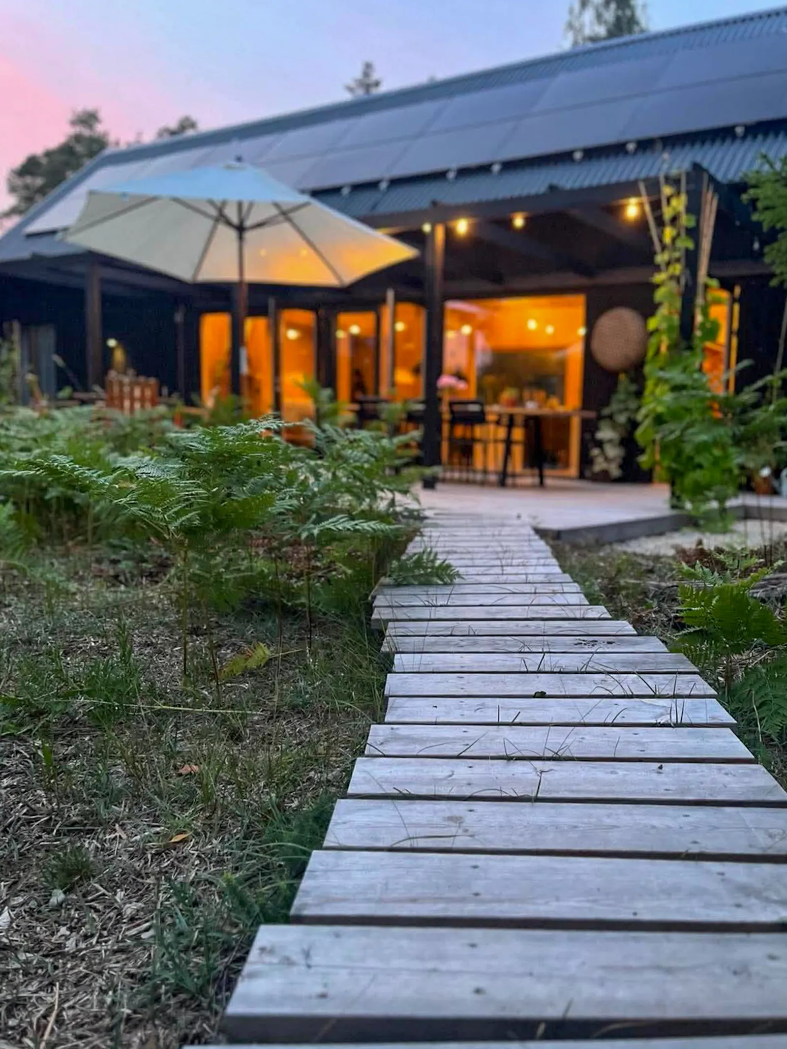 Modernt arkitektritat ladhus vid Ekstakusten – bild 13 av 18
