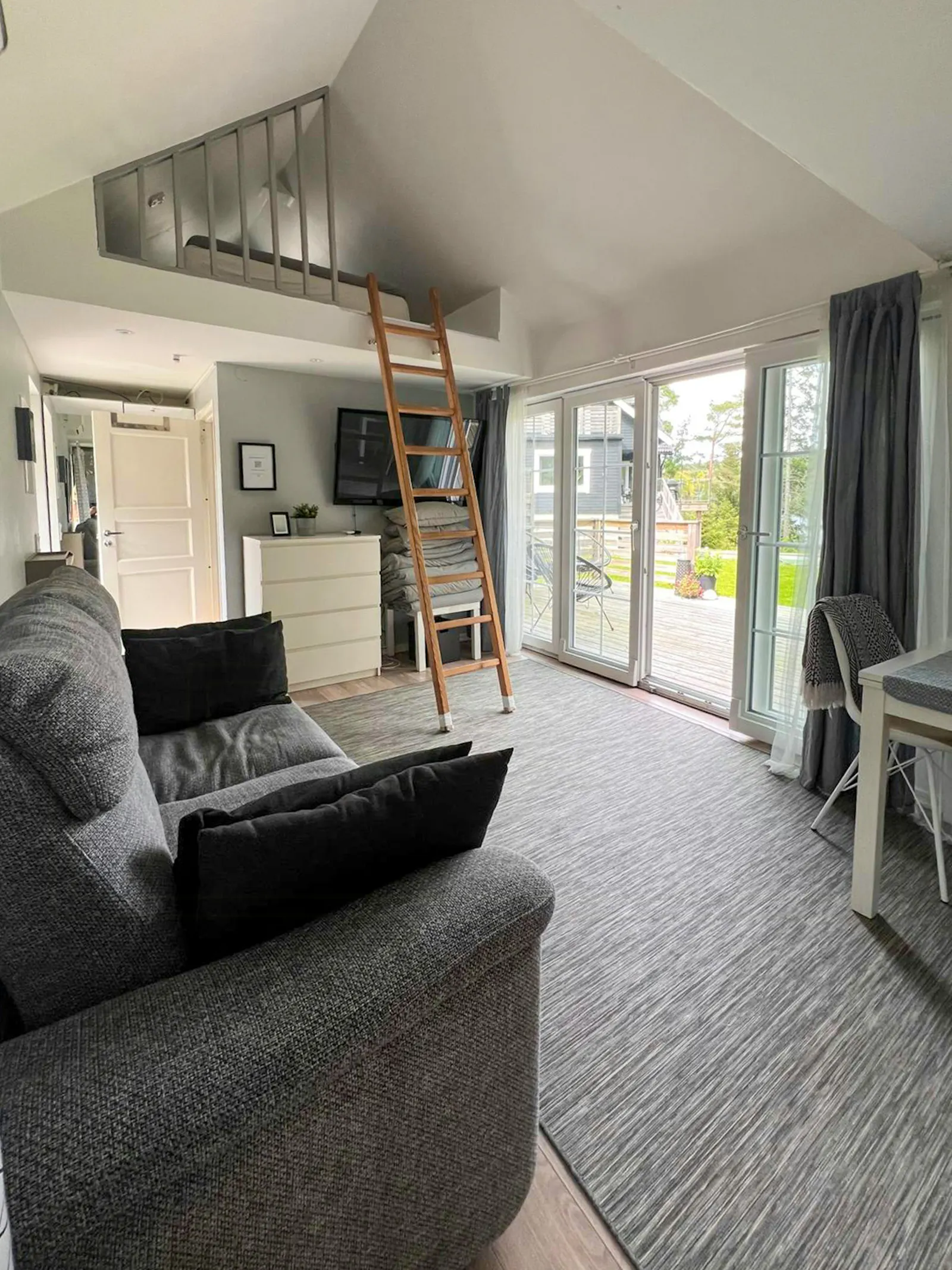 Minihus med sandstrand och bastu – bild 11 av 22