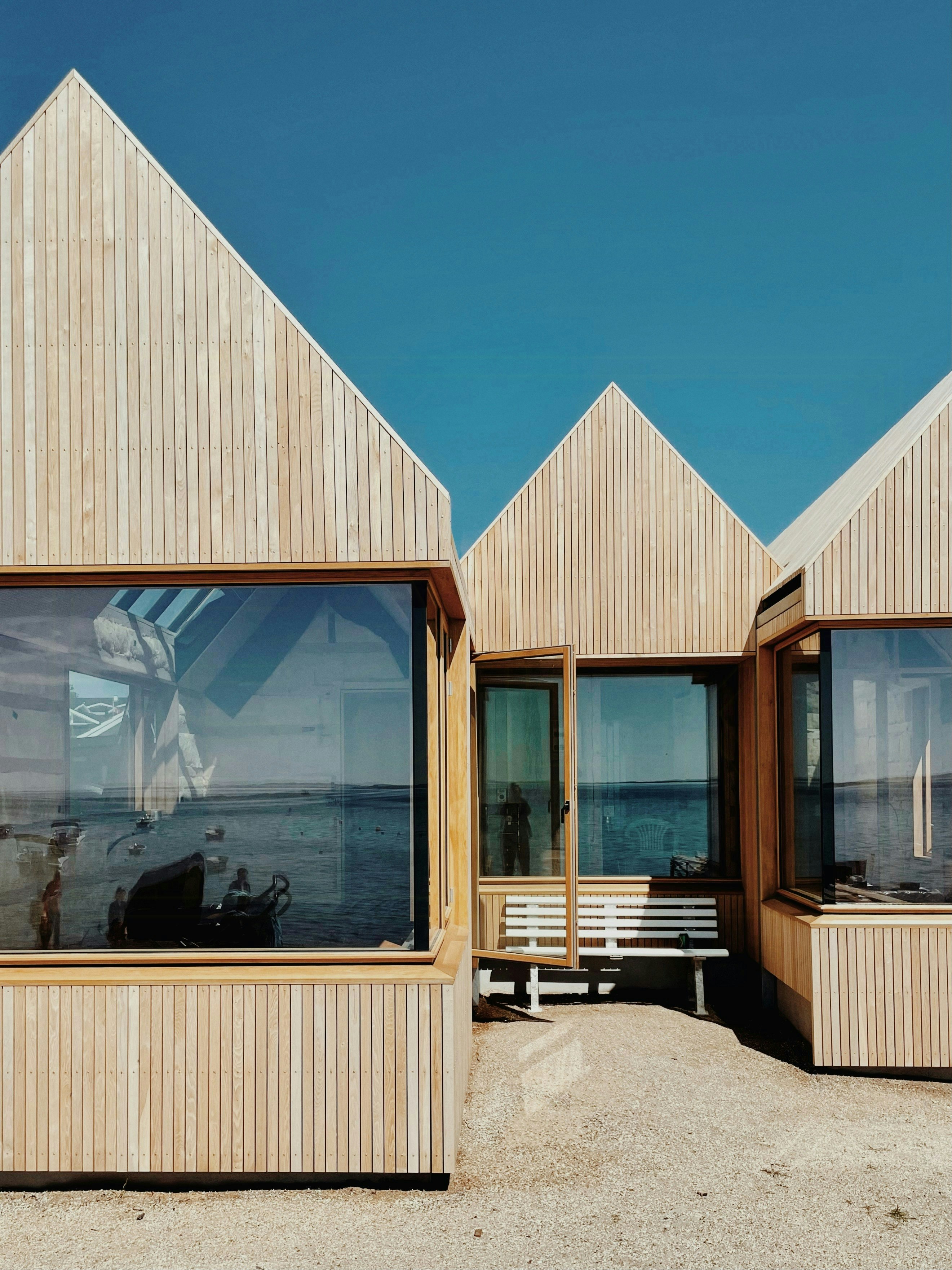 Arkitektens bud på, hvad lys og æstetisk bæredygtighed gør for sommerhuset cover image