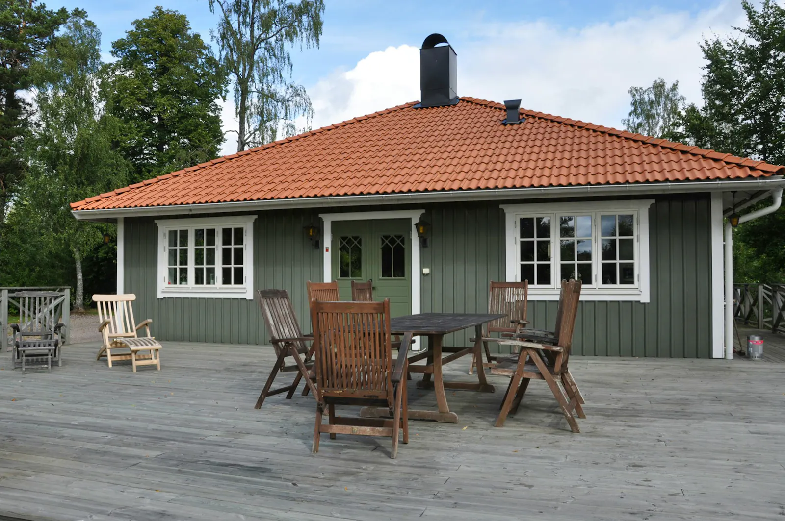 Sjöhus med bastu och brygga nära Vättern – bild 4 av 22