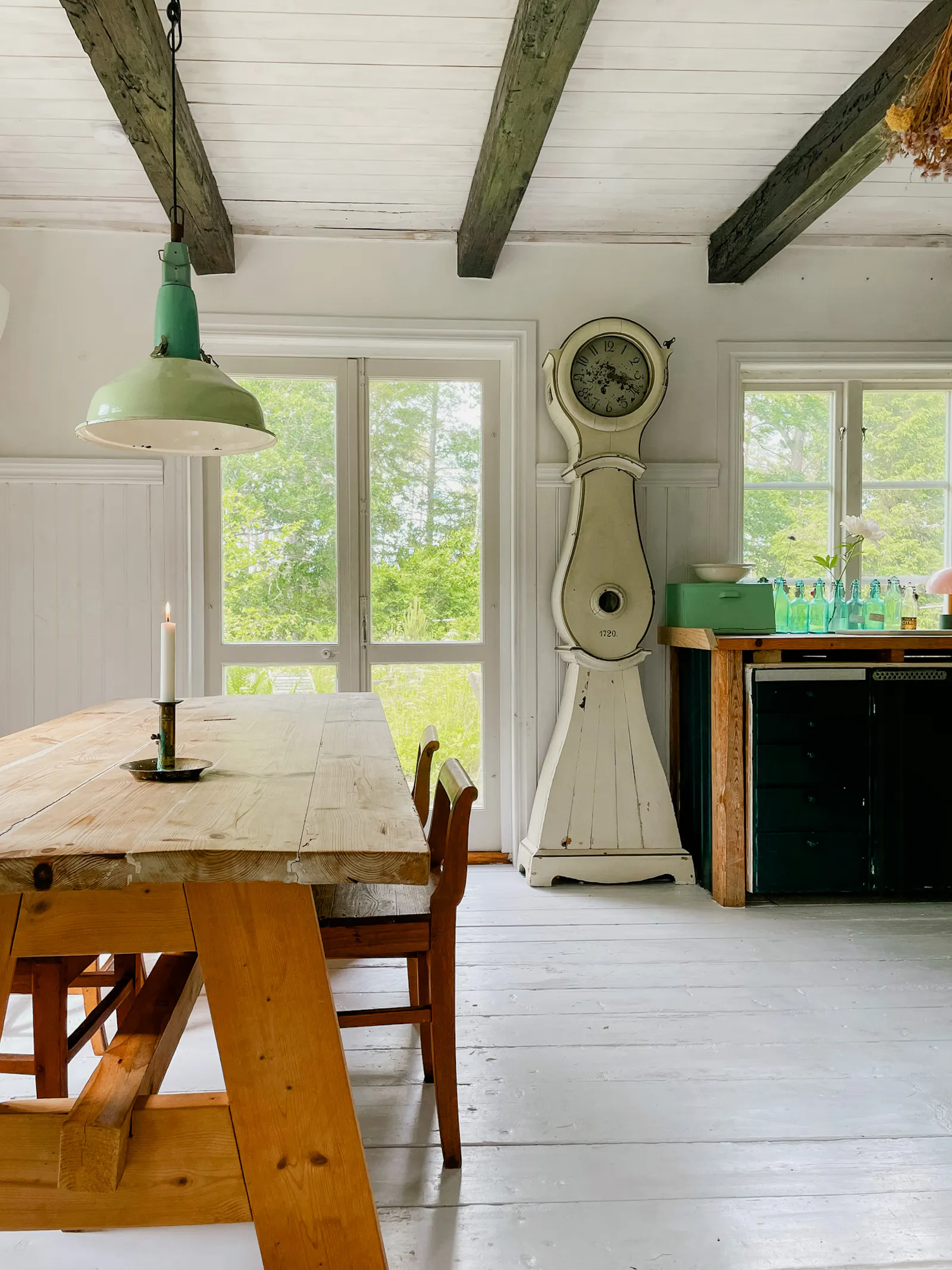 Konstnärshem med vild trädgård i Skärserås – bild 9 av 24