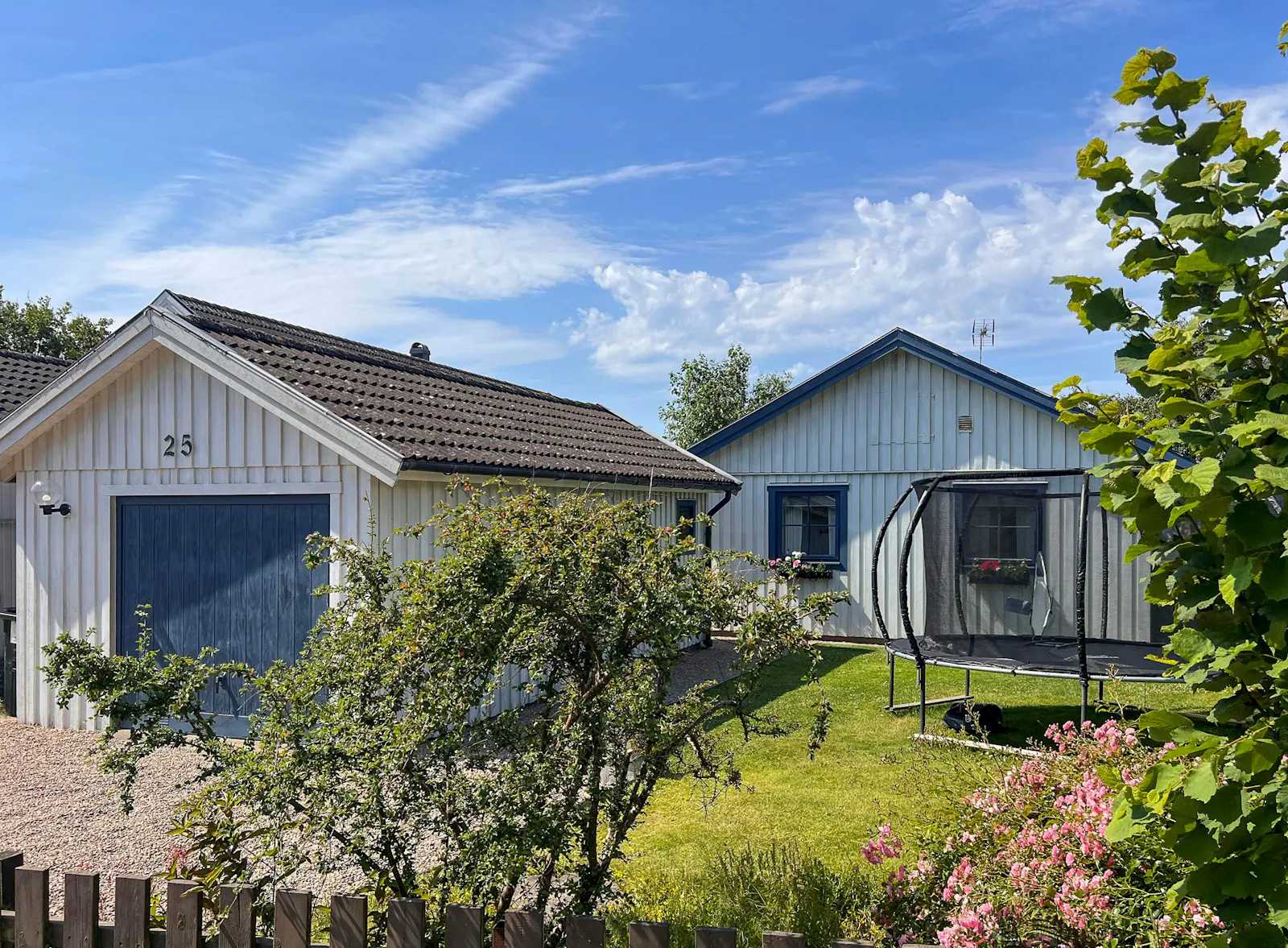 Stuga i lungt område nära havet – bild 15 av 24