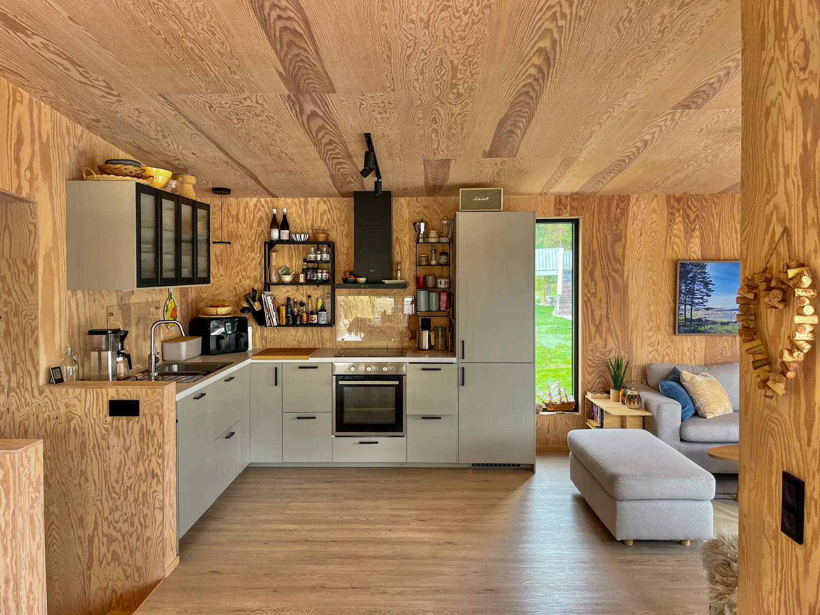 Arkitektritad villa nära havet på Resö – bild 6 av 24