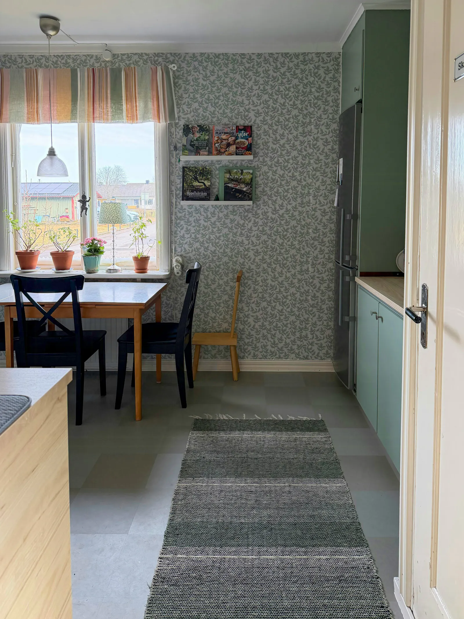 En lugn oas med härlig villaträdgård – bild 8 av 24
