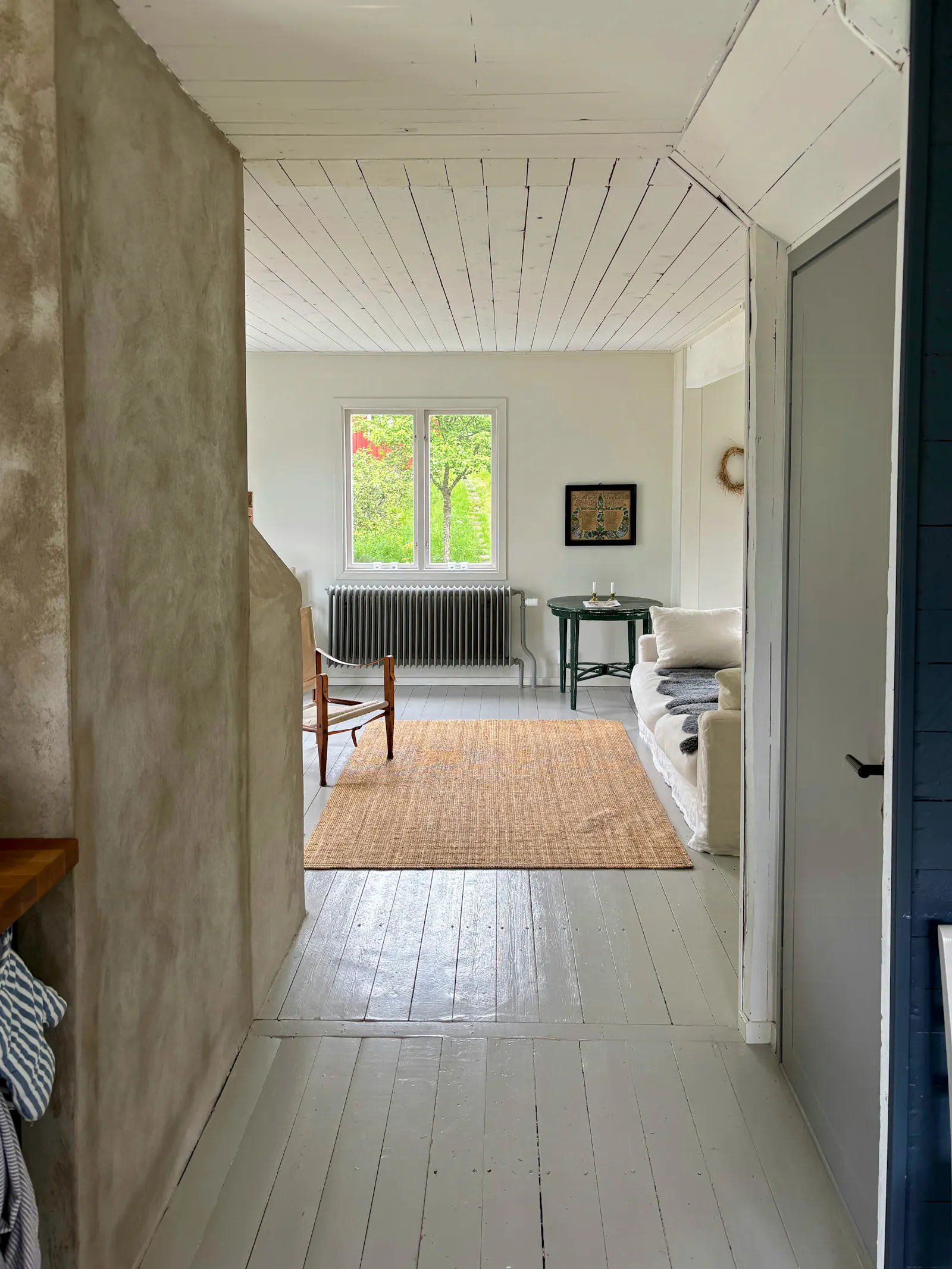 Två mysiga hus i ett naturskönt område med sjö – bild 9 av 24