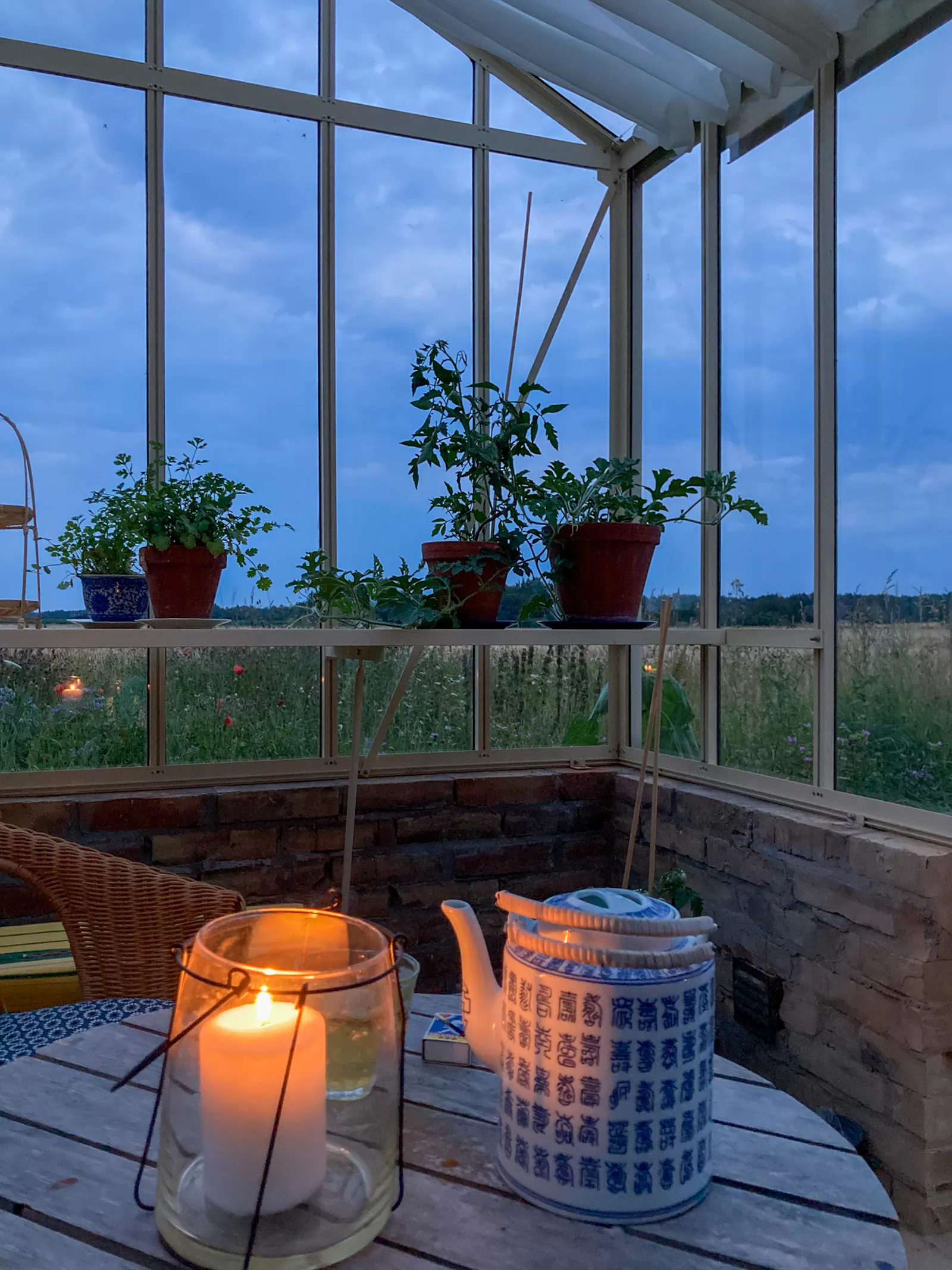 Semesterhus med växthus nära stranden i Mälarhusen – bild 21 av 24