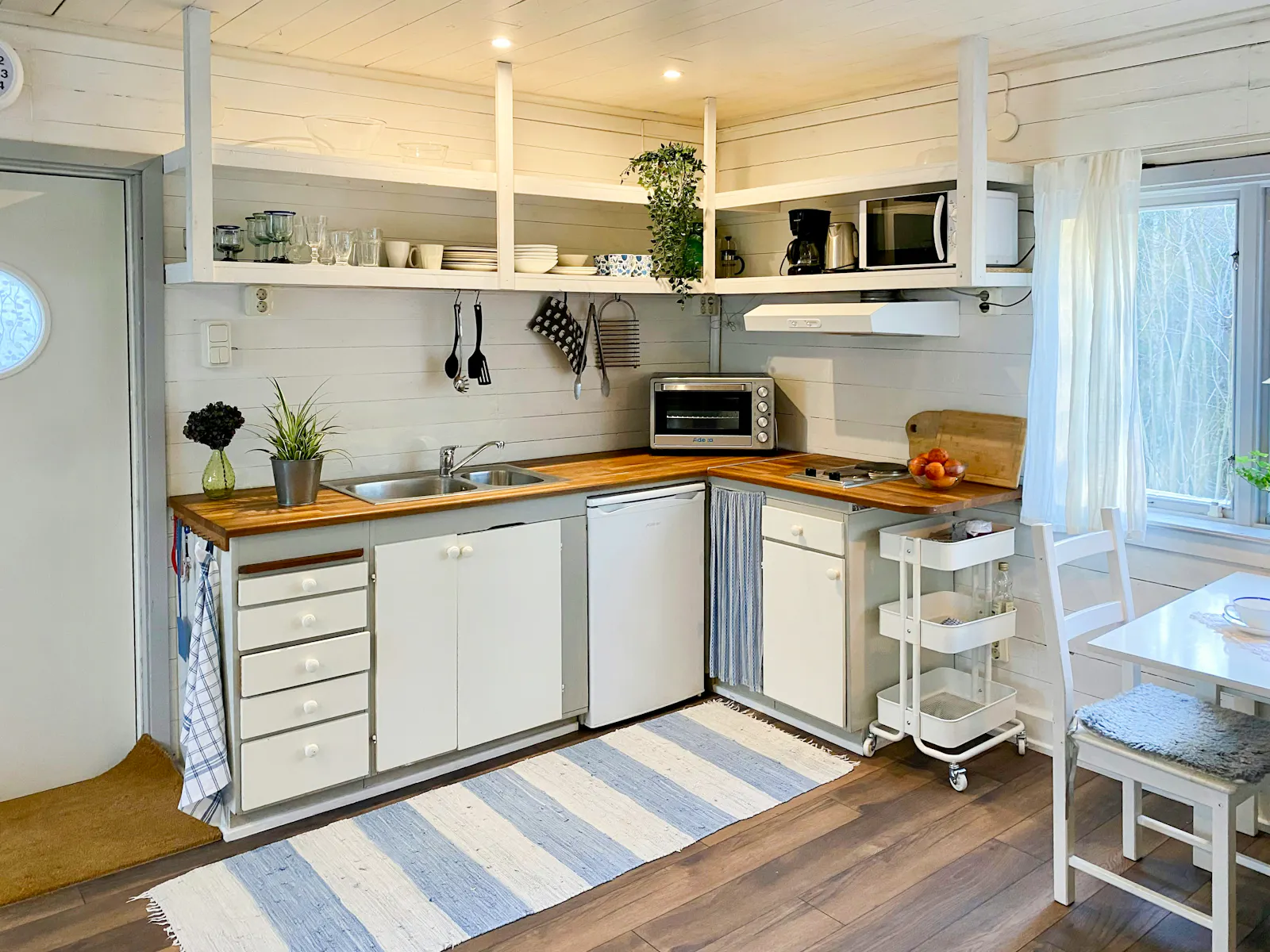 Stuga vid havet på Djurö – bild 2 av 22