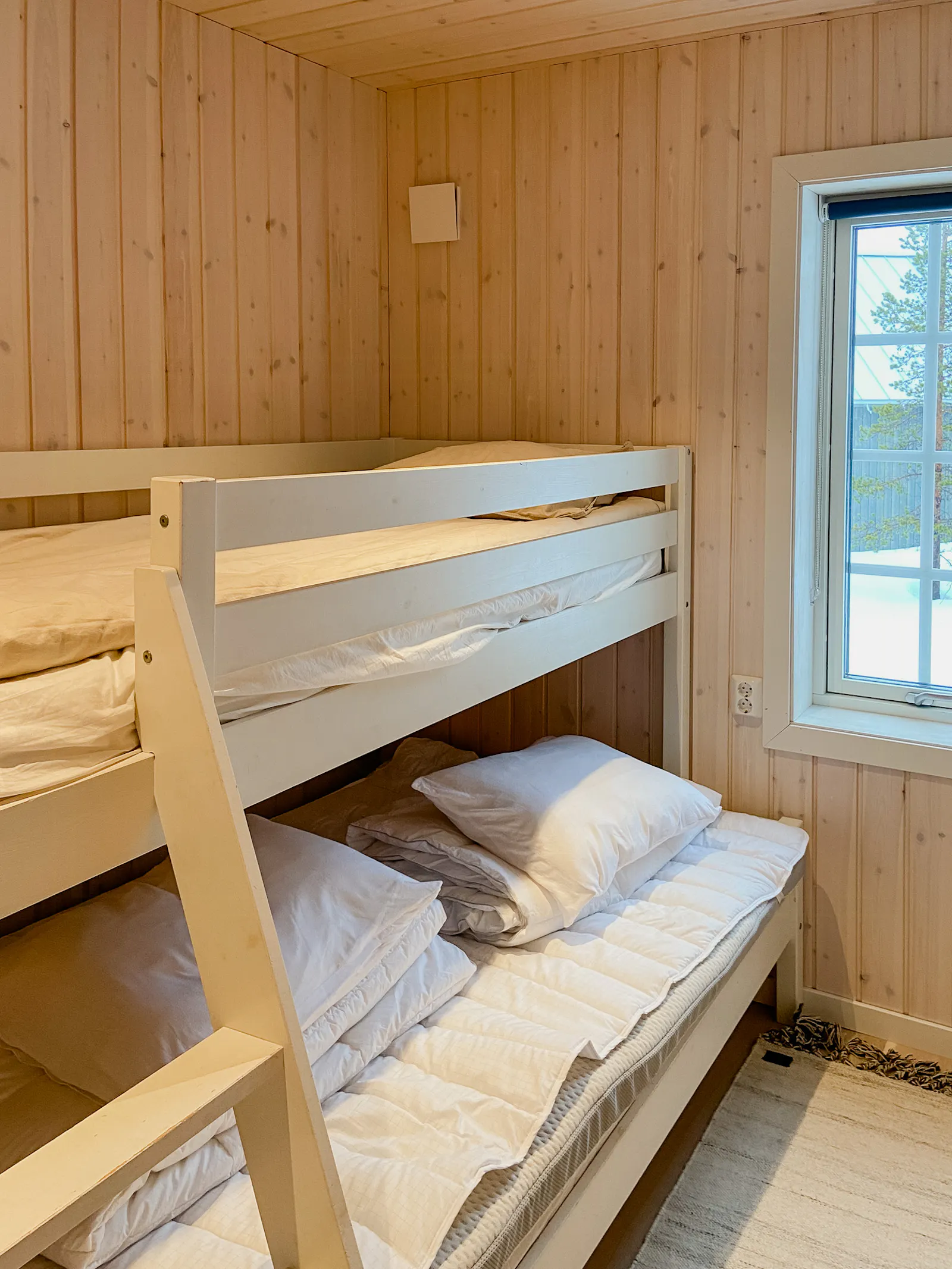 Ljus fjällstuga med utsikt över Näsfjällets topp – bild 22 av 24