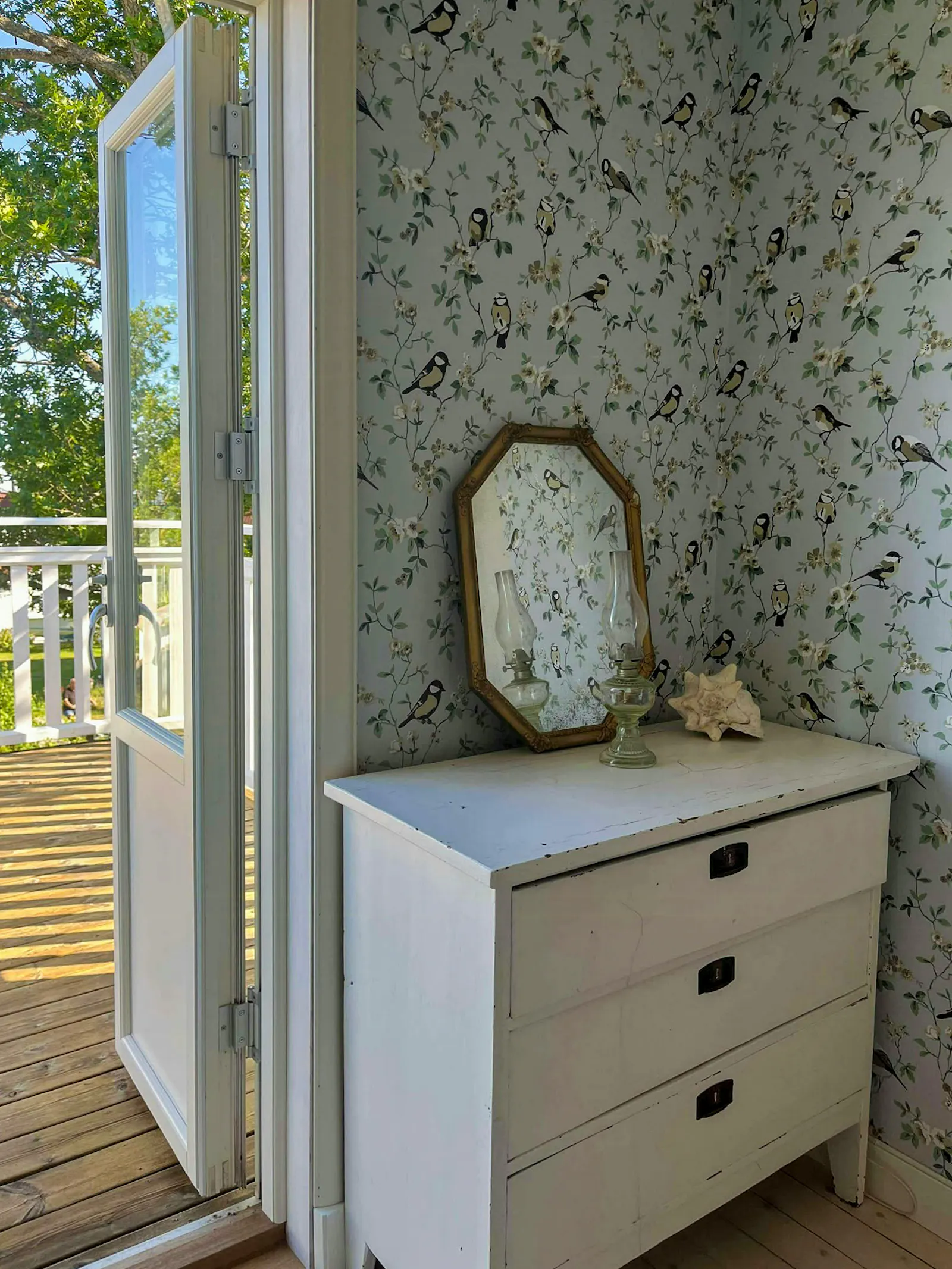 Klassiskt hus i Bohuslän-stil vid Ekenäs hamn på Koster – bild 22 av 24
