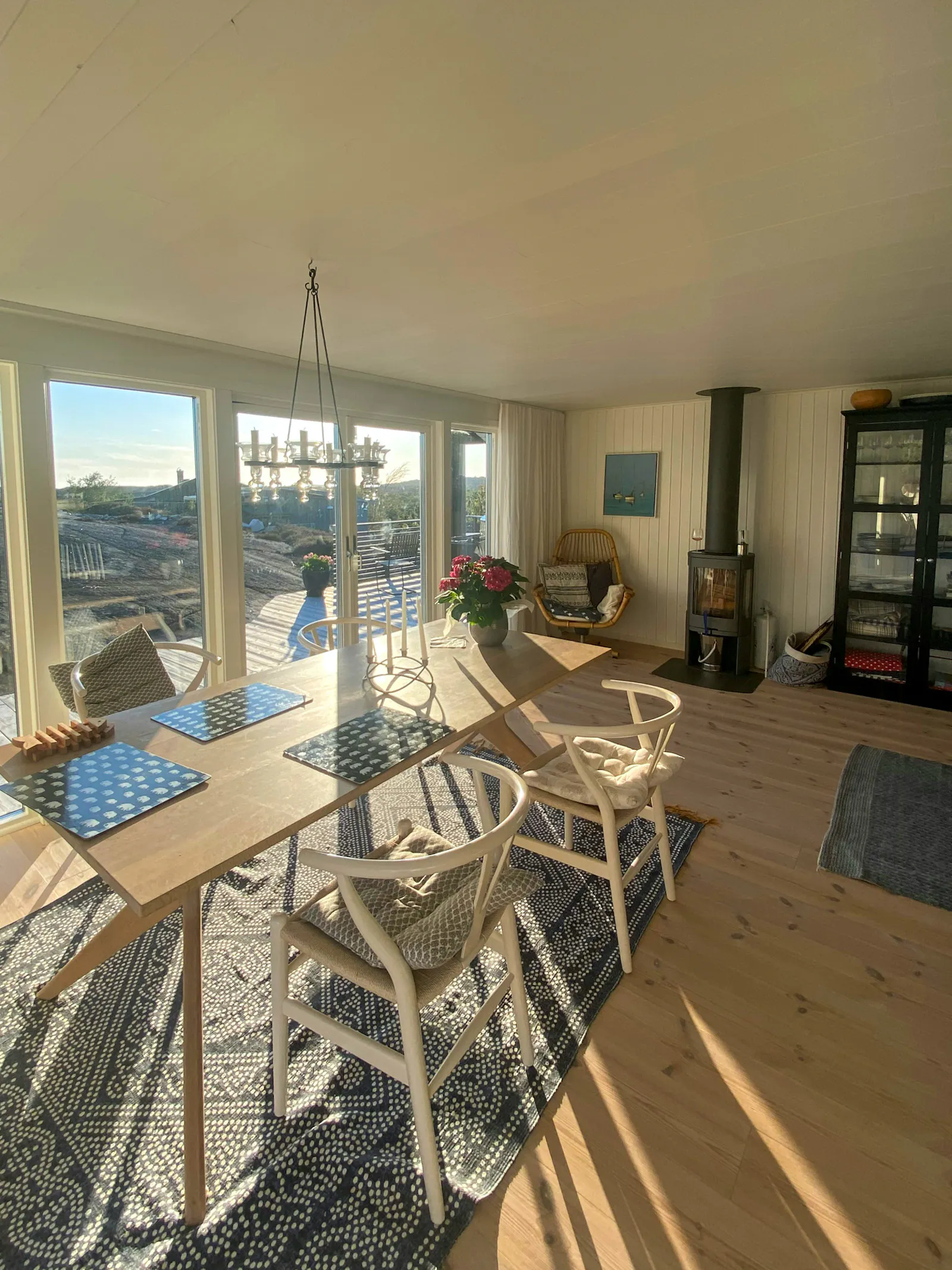 Havsnära hus med pool vid Hällevikstrand – bild 7 av 24