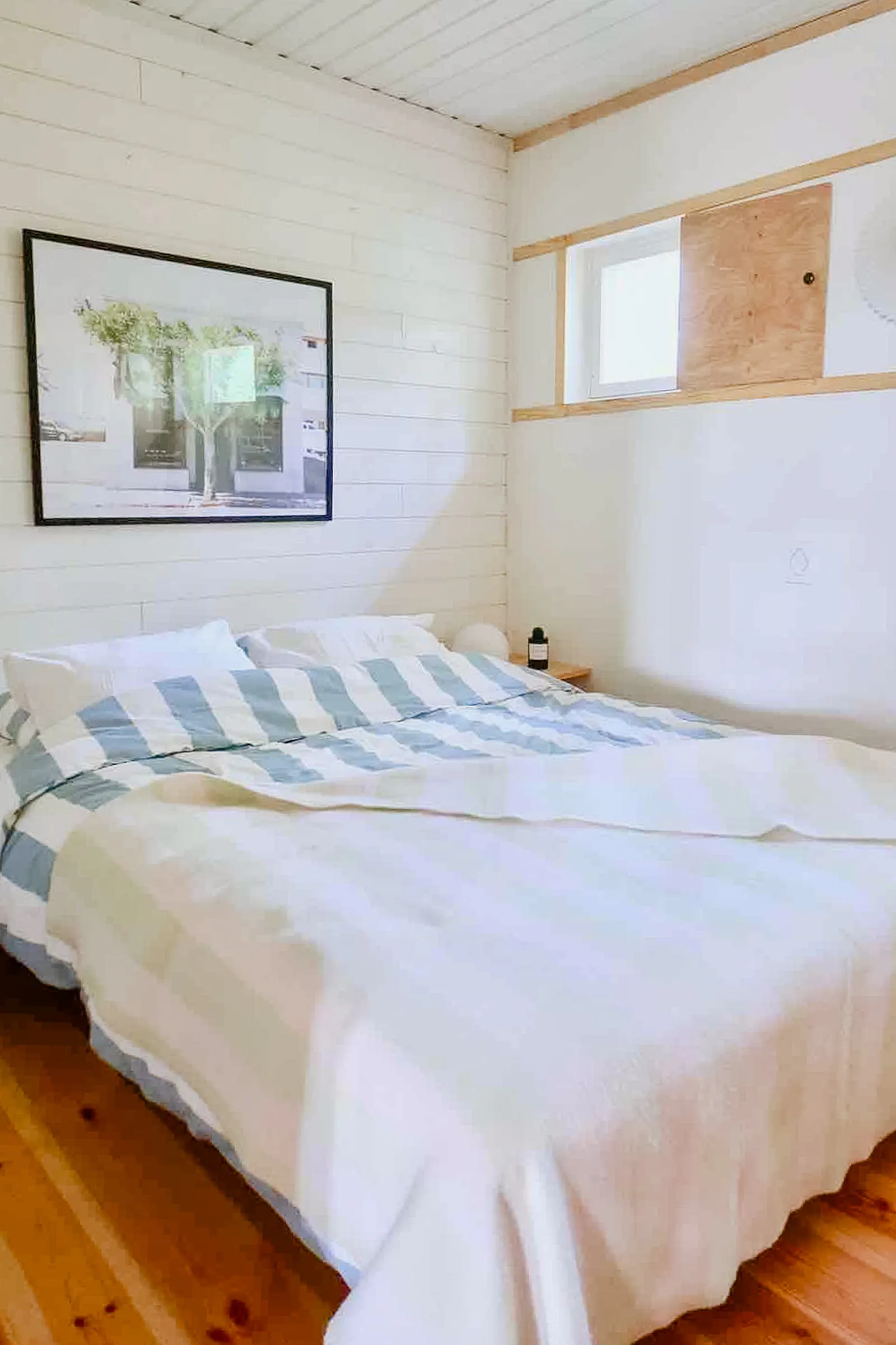 Arkitektritad stuga från 60-talet mitt i skogen – bild 18 av 24