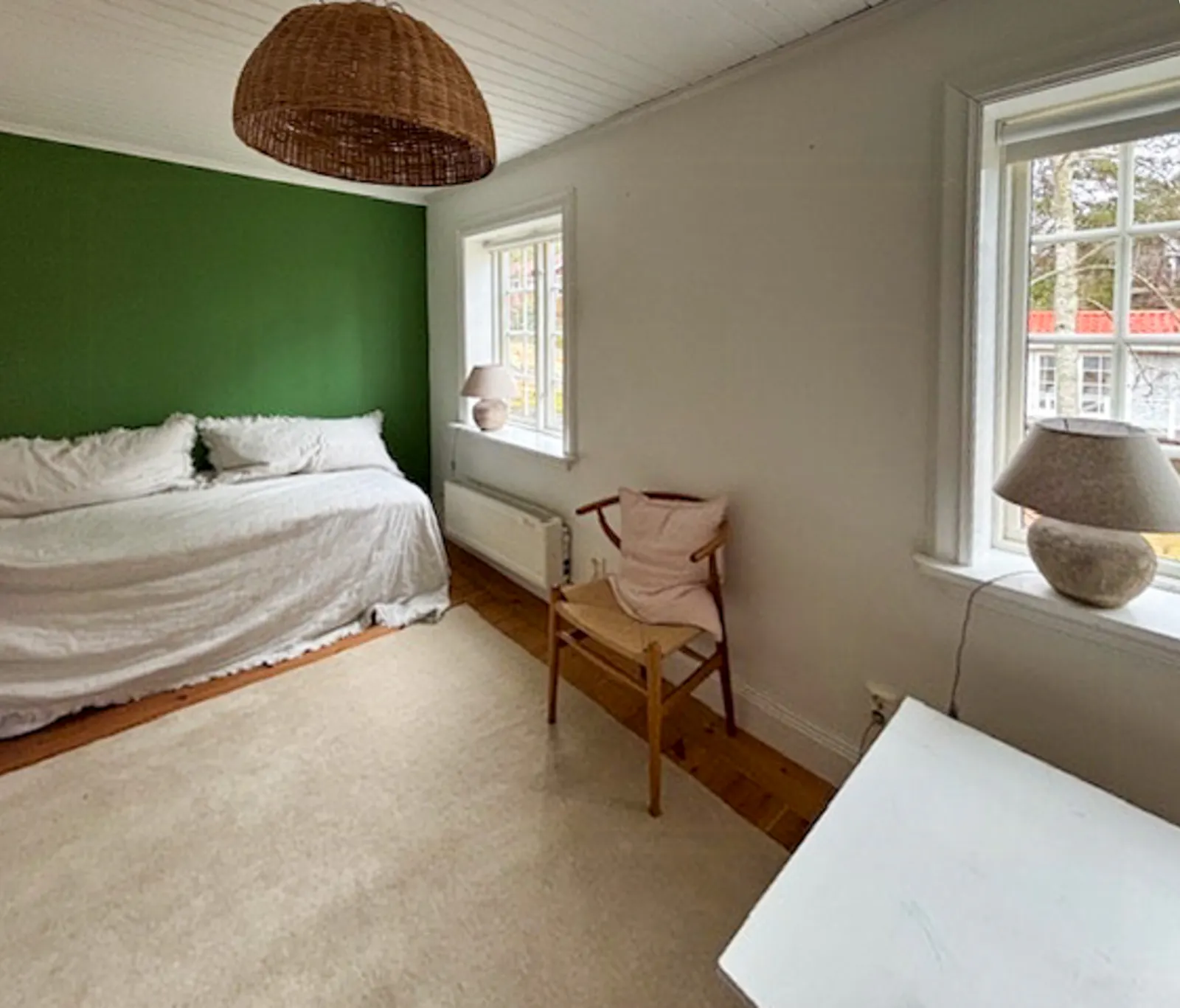 Lantligt hus i Stavsnäs med stor altan – bild 12 av 24