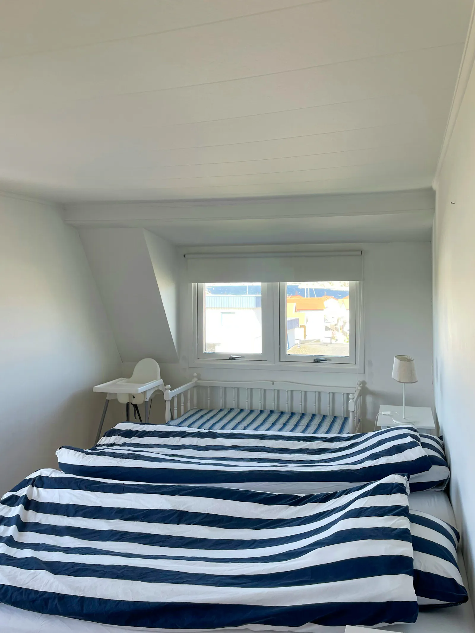 Bergshus med utsikt över Rönnängs skärgård – bild 19 av 24